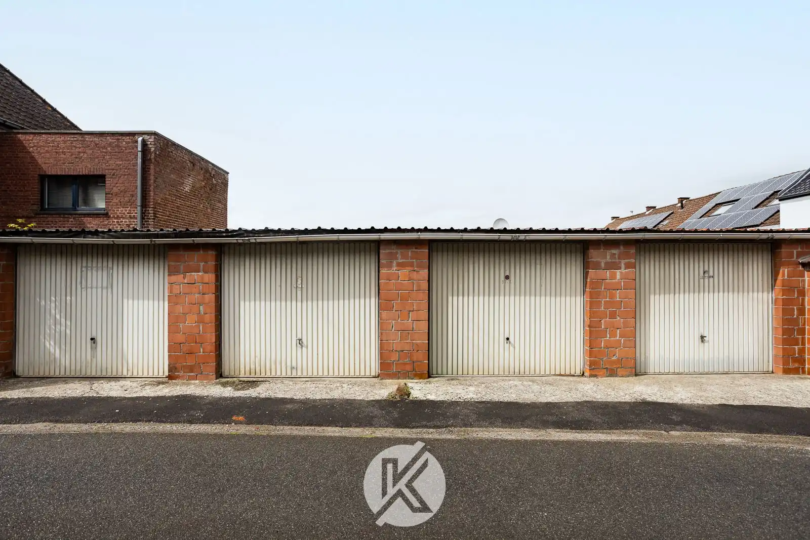 Charmante woning met ruime garage foto 12