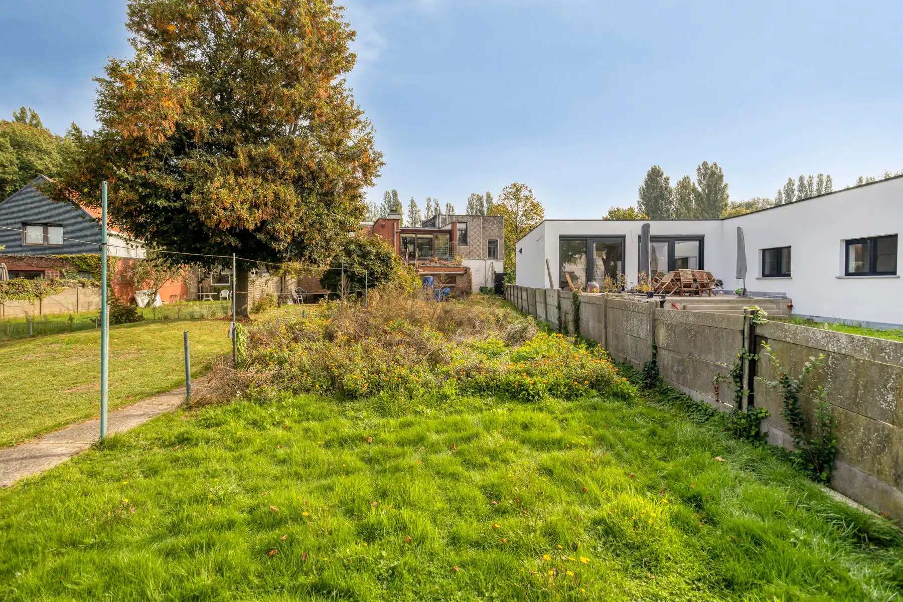 Te renoveren woning met ruime tuin aan Fort II Wommelgem. foto 18