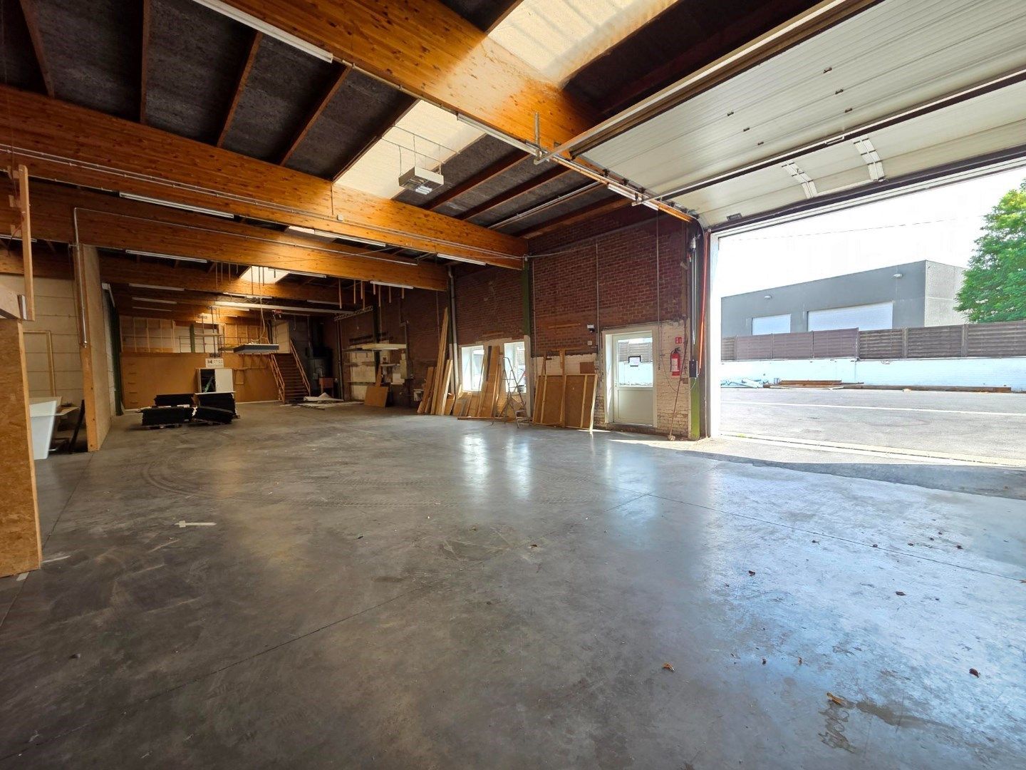 Opslagruimte van 555m² met bureel foto 5