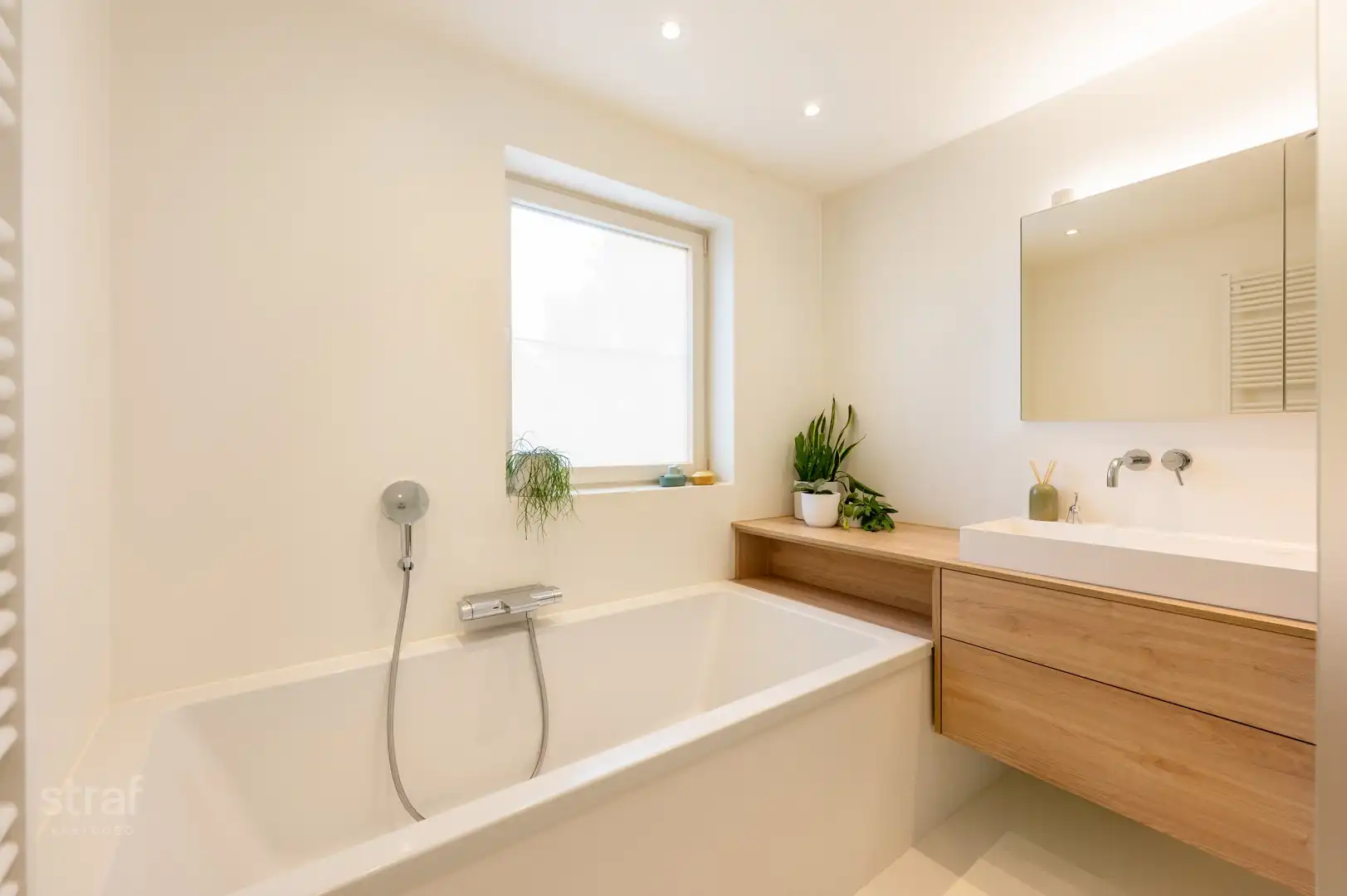 Bijna-nieuwbouwwoning met 4 slpks in hartje Zwijndrecht foto 16
