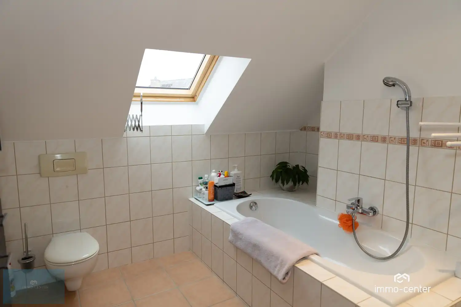 Te koop: Ruime open bebouwing met 3 slaapkamers, garage en tuin op 492 m² in Opglabbeek - Instapklare woning. foto 20