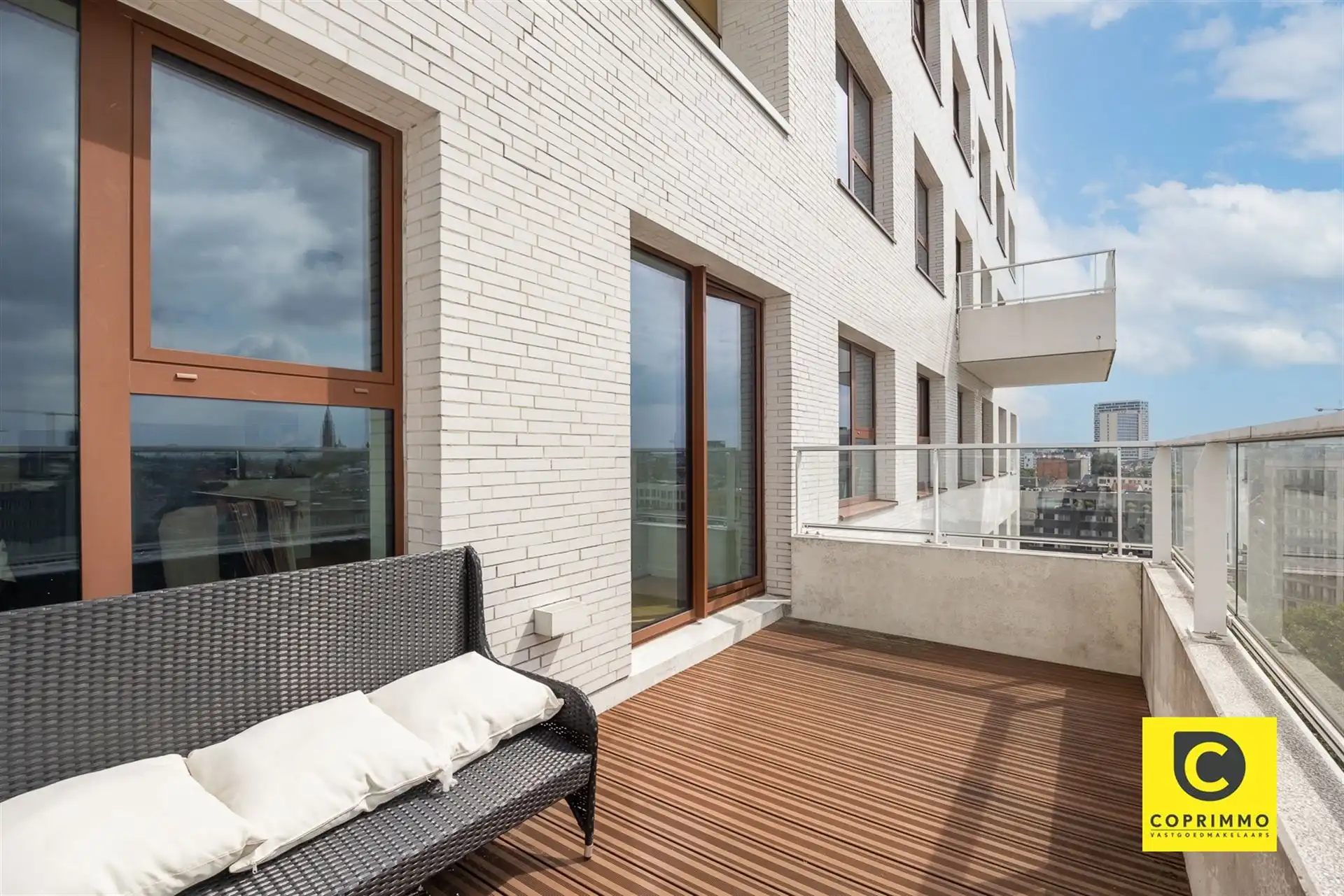 Exclusief energiezuinig app met ruim terras en fenomenaal uitzicht foto 2