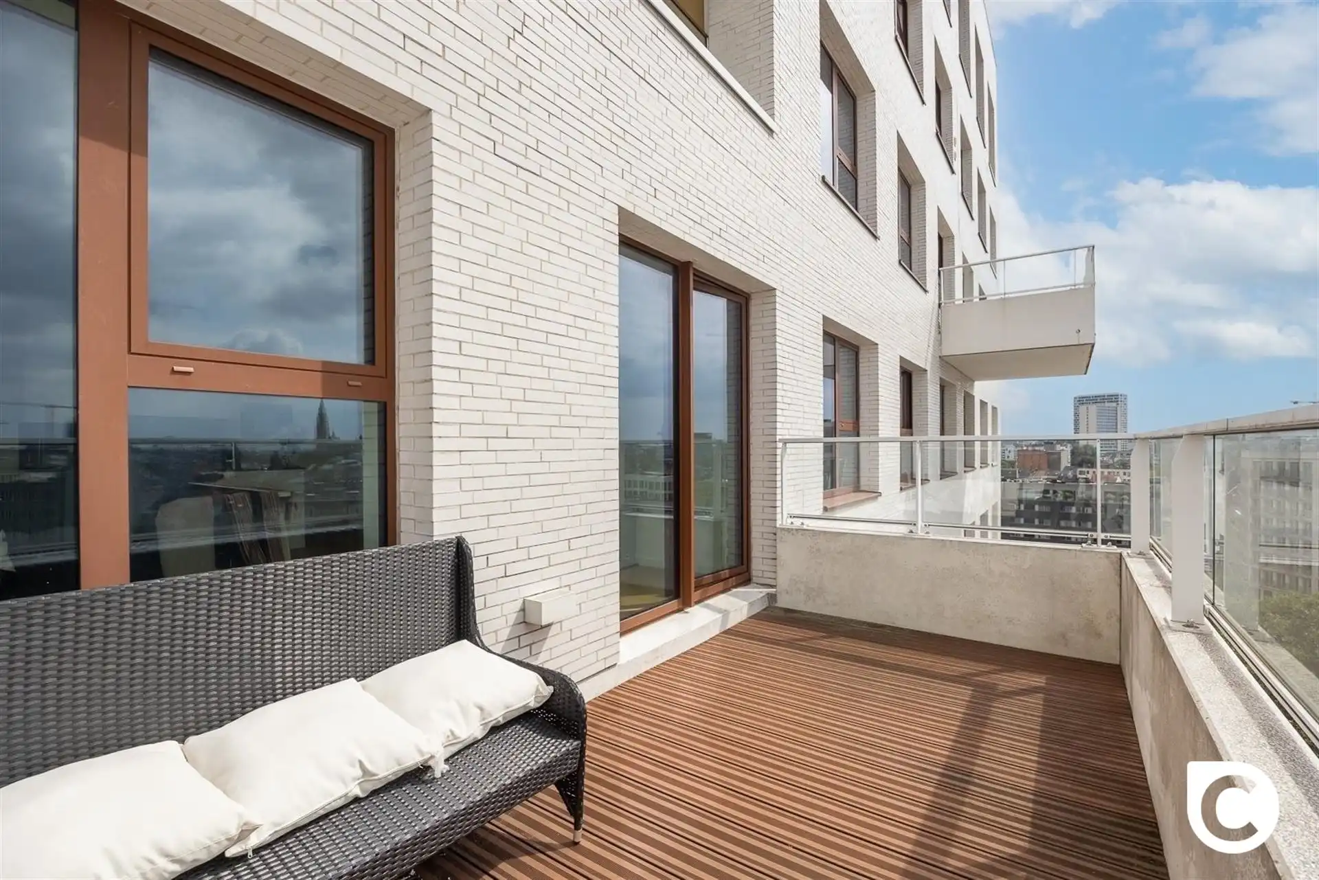 Exclusief energiezuinig app met ruim terras en fenomenaal uitzicht foto 2