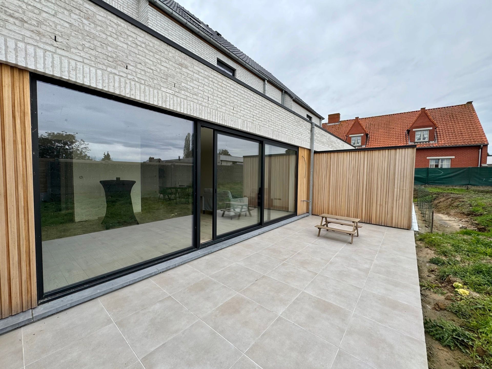 Nieuwbouwwoning met drie slaapkamers en garage foto 1