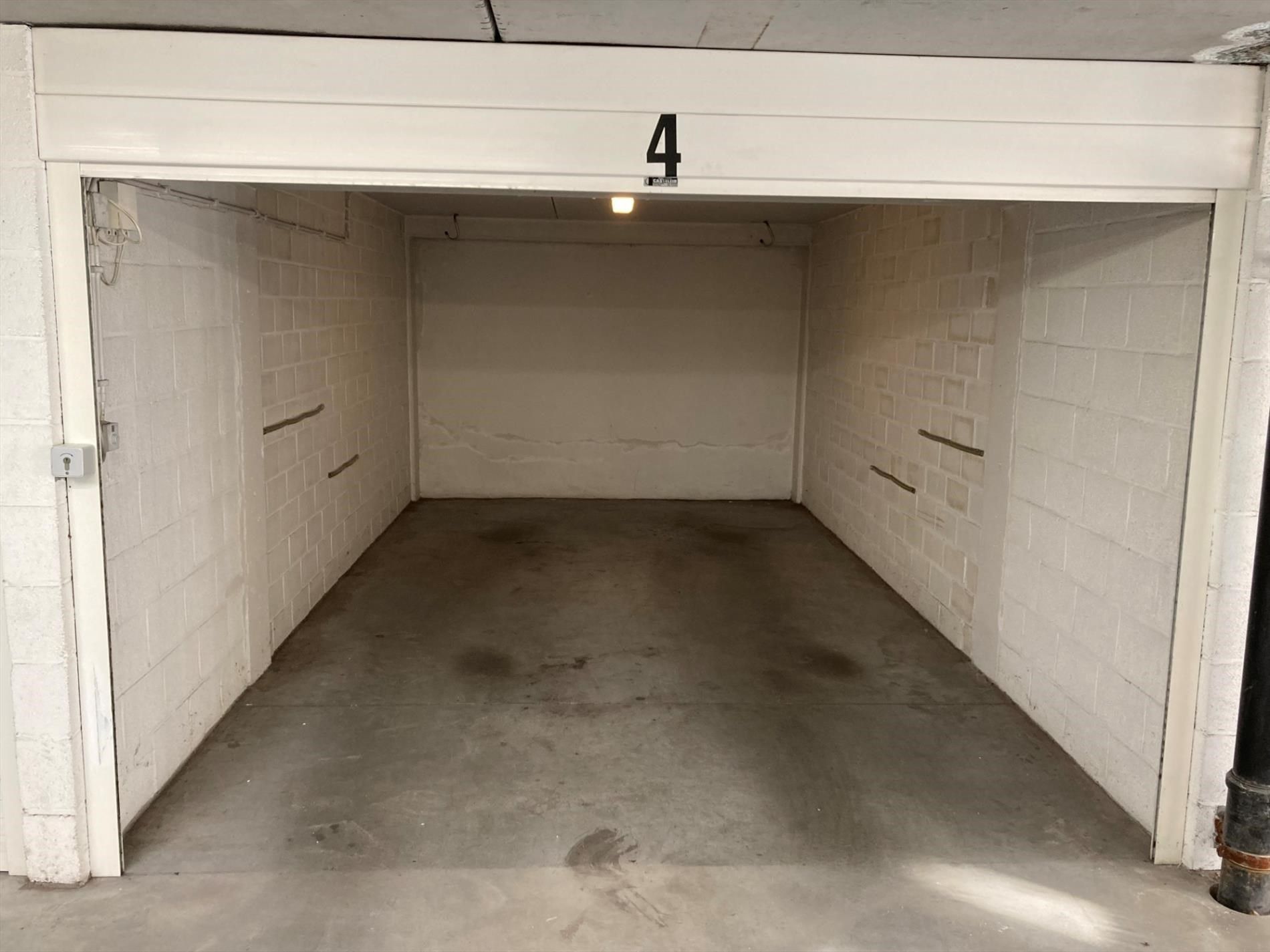 Garagebox op het gelijkvloers van een residentie gelegen in de Van Bunnenlaan foto 4