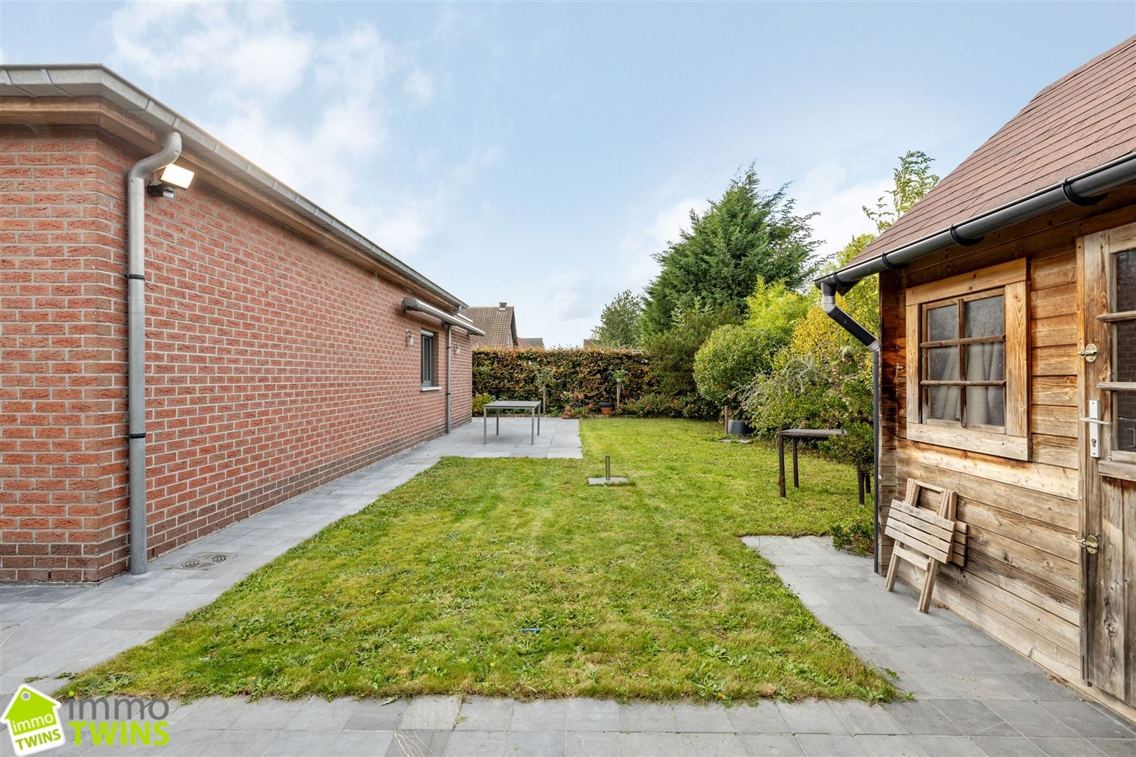 Volledig Vernieuwde Bungalow met garage en tuin te Grembergen bij Dendermonde. foto 21