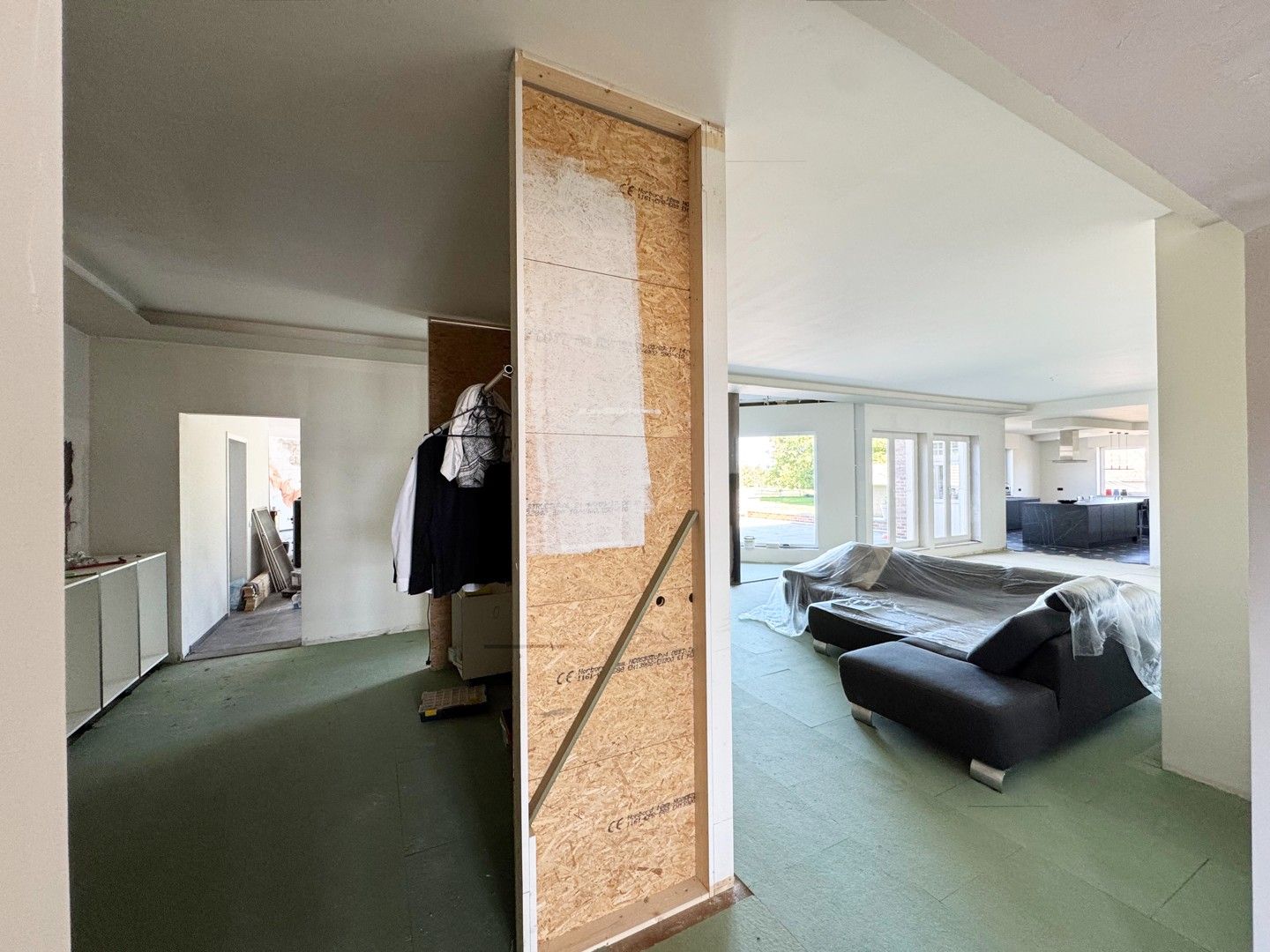 Unieke en ruime villa met 9 slaapkamers, lift, zonnepanelen en 10 parkeerplaatsen op riant perceel van 2.313 m² foto 38