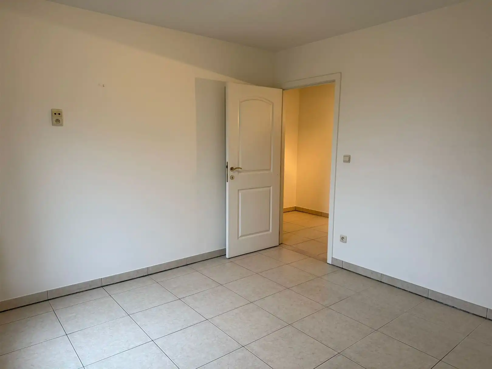 TE HUUR: Ruim appartement met 2 slaapkamers te Heusden-Zolder! foto 14