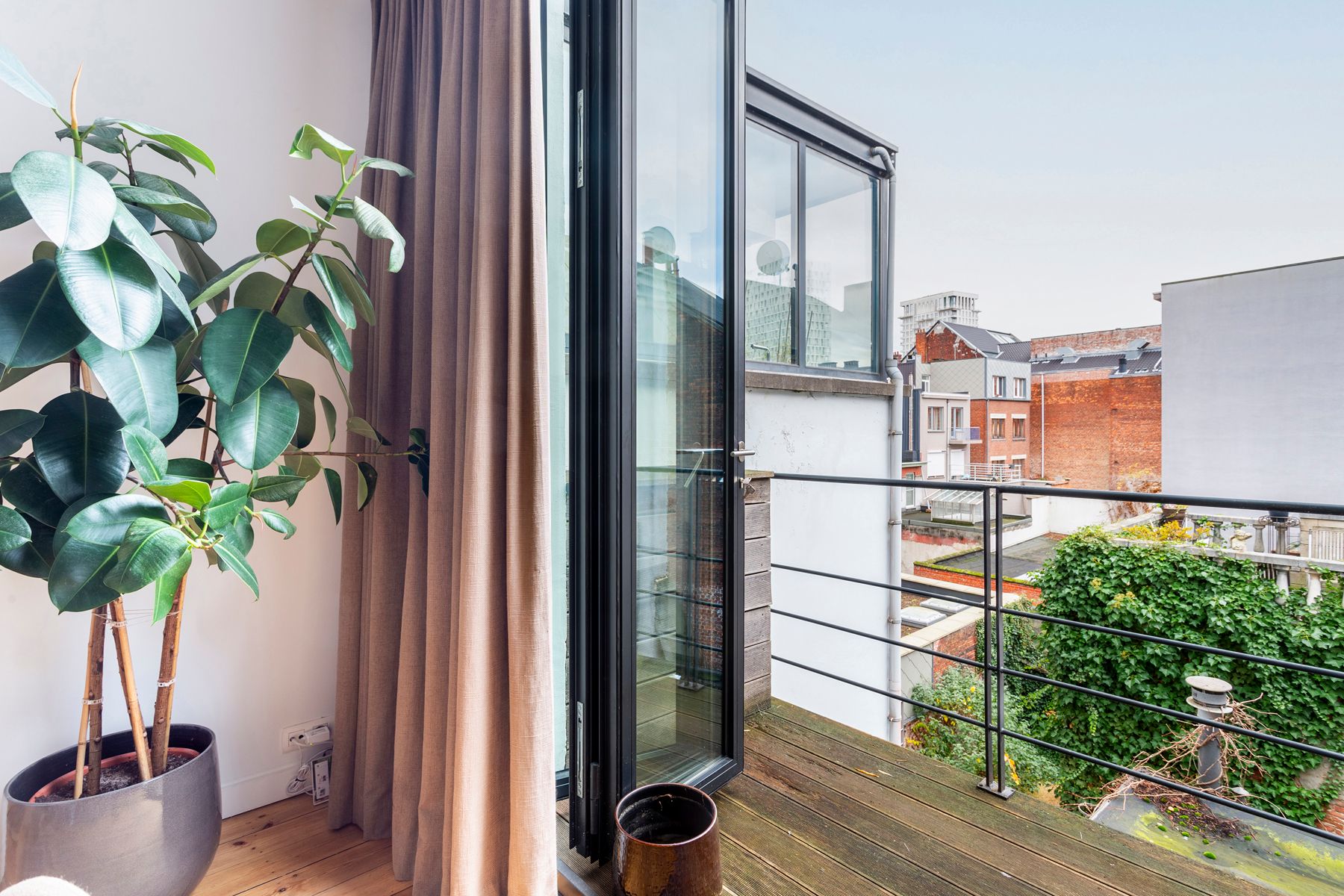 Bemeubeld appartement met terras op toplocatie foto 9