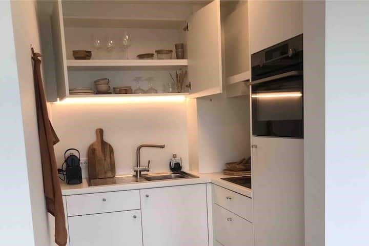 Prachtige zongerichte studio op het 9de verdiep met ruim terras en zicht op zee! foto 6