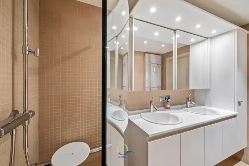 Subliem gerenoveerde studio met panoramisch zeezicht EN terras foto 15