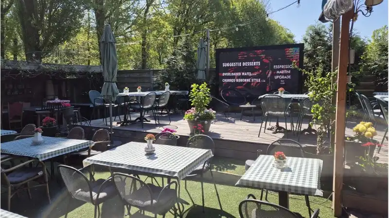 Zeer ruim handelspand met groot TERRAS te koop in Sint-Kruis Brugge. foto 18