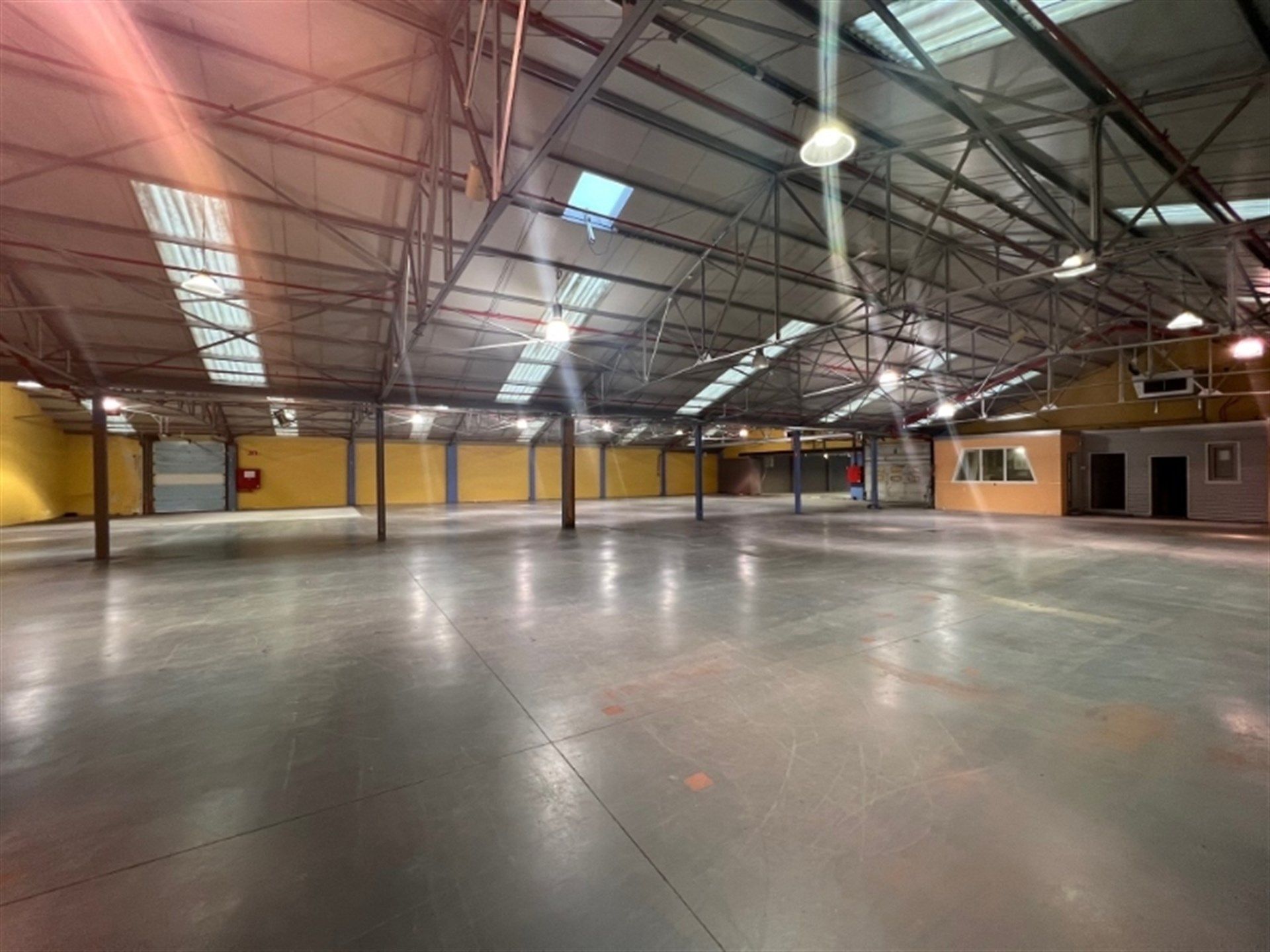 Te huur POP-UP Baanwinkel op verbindingsweg te Ninove. foto 7