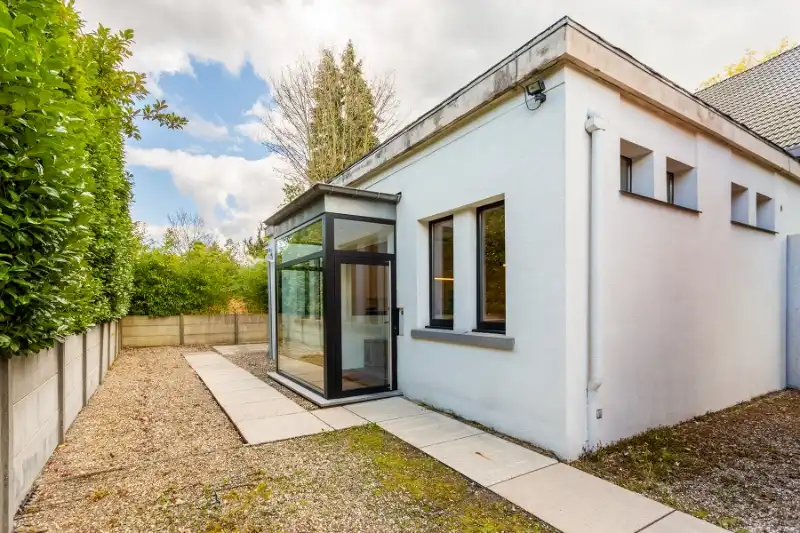 Volledig ingerichte kantoorruimte met vergaderzaal, toplocatie! foto {{pictureIndex}}