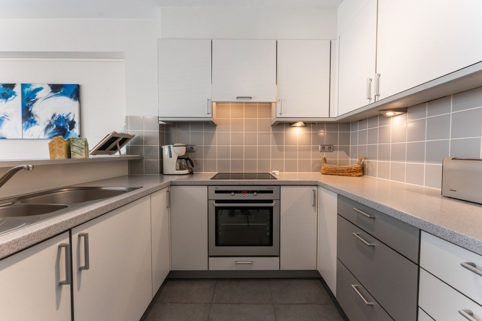 Prachtig 2 slaapkamer appartement met zijdelings zeezicht en ruim zongericht terras foto 5