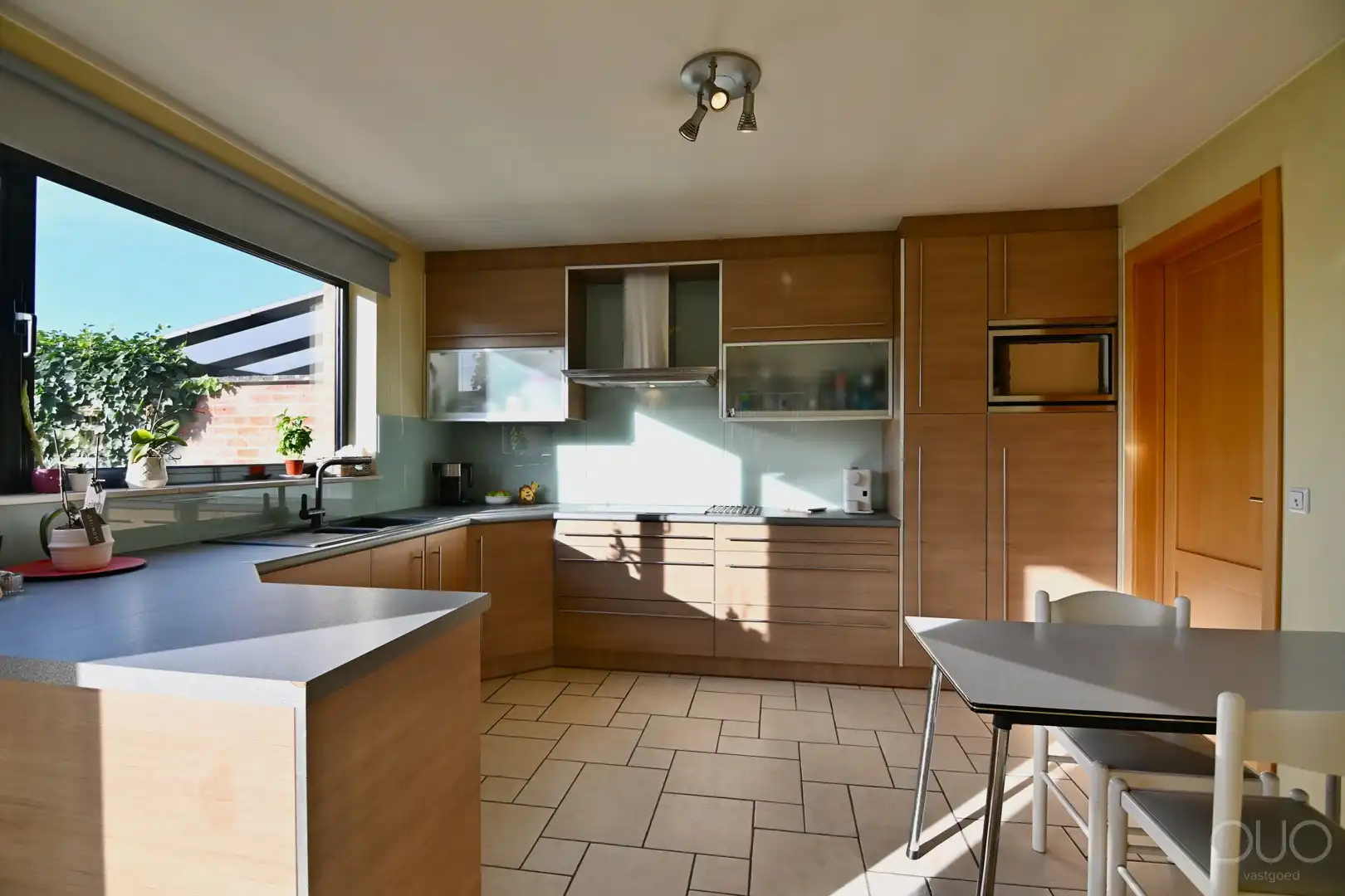 Moderne halfopen ééngezinswoning in de Tongerse stadsrand foto 6