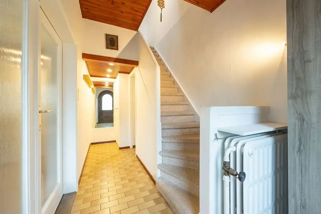 Gezellige woning met ruime garage en stadskoer foto 8