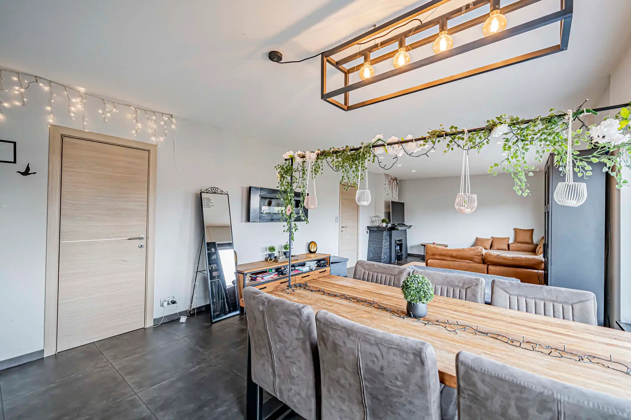 Toffe dorpswoning met 4 slaapkamers en zongerichte tuin foto 5