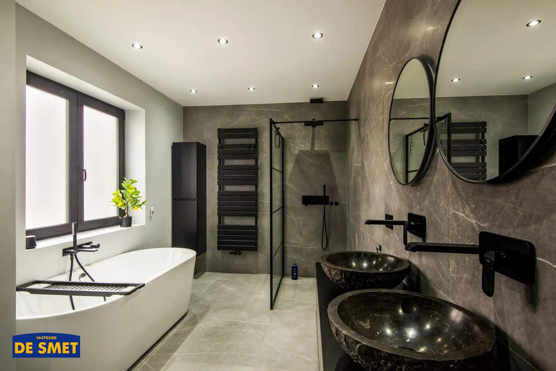 Luxueuze, volledig vernieuwde HOB met tuin en garage + oprit foto 17