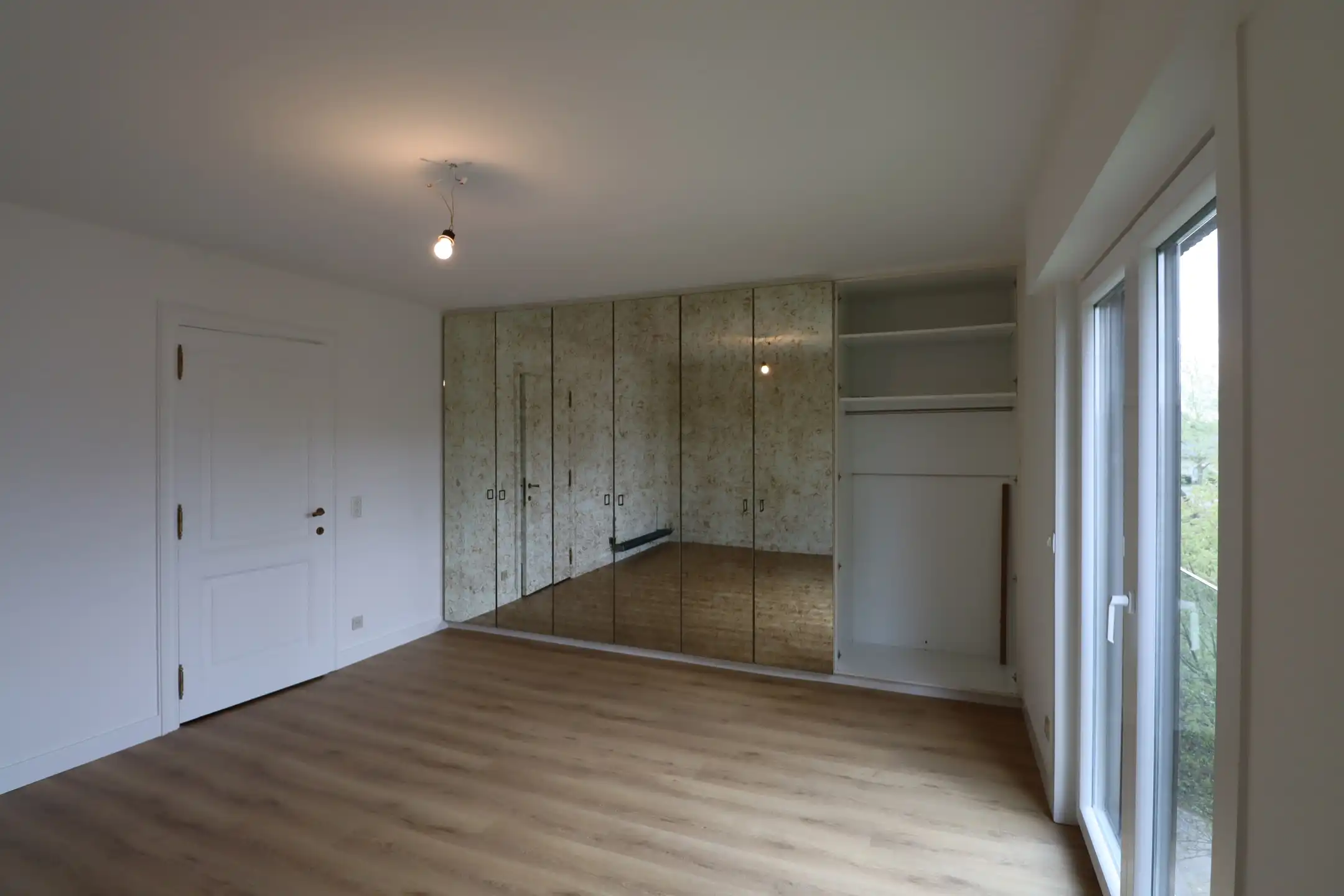 Ruim huis met tuin en Garage foto 9