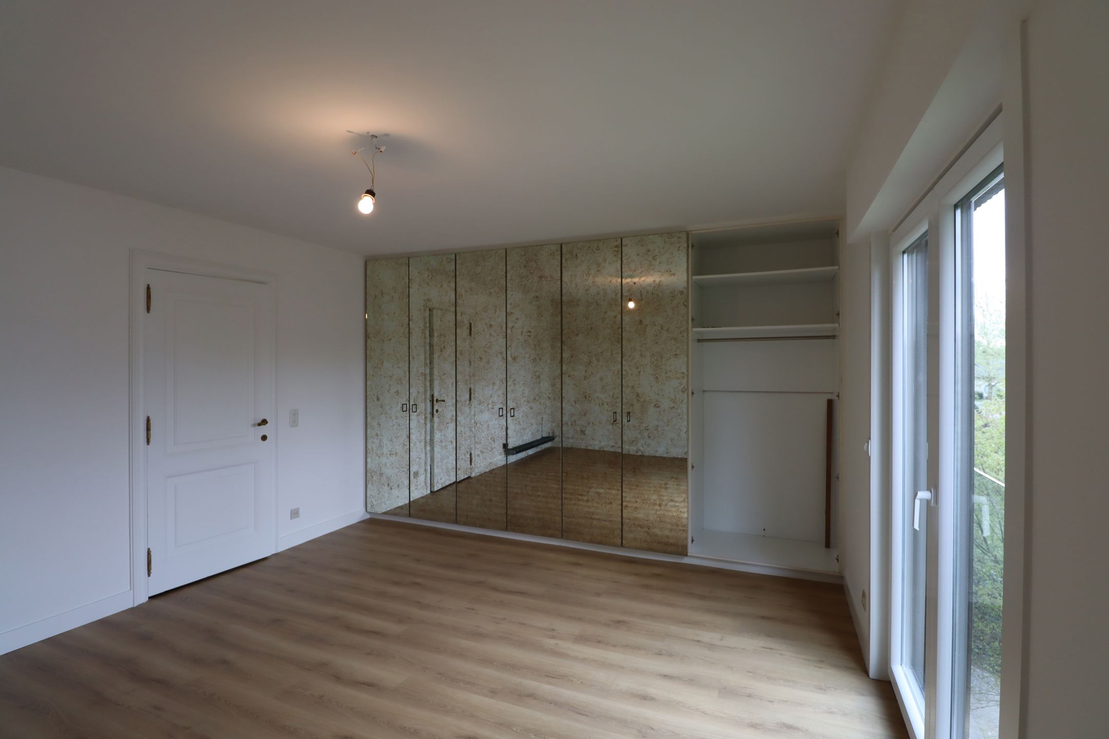 Ruim huis met tuin en Garage foto 9