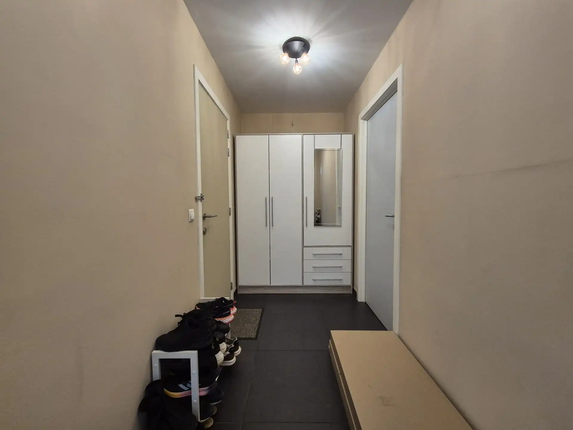 Zeer mooi en comfortabel appartement gelegen op tweede verdieping rechts van de residentie. foto 3