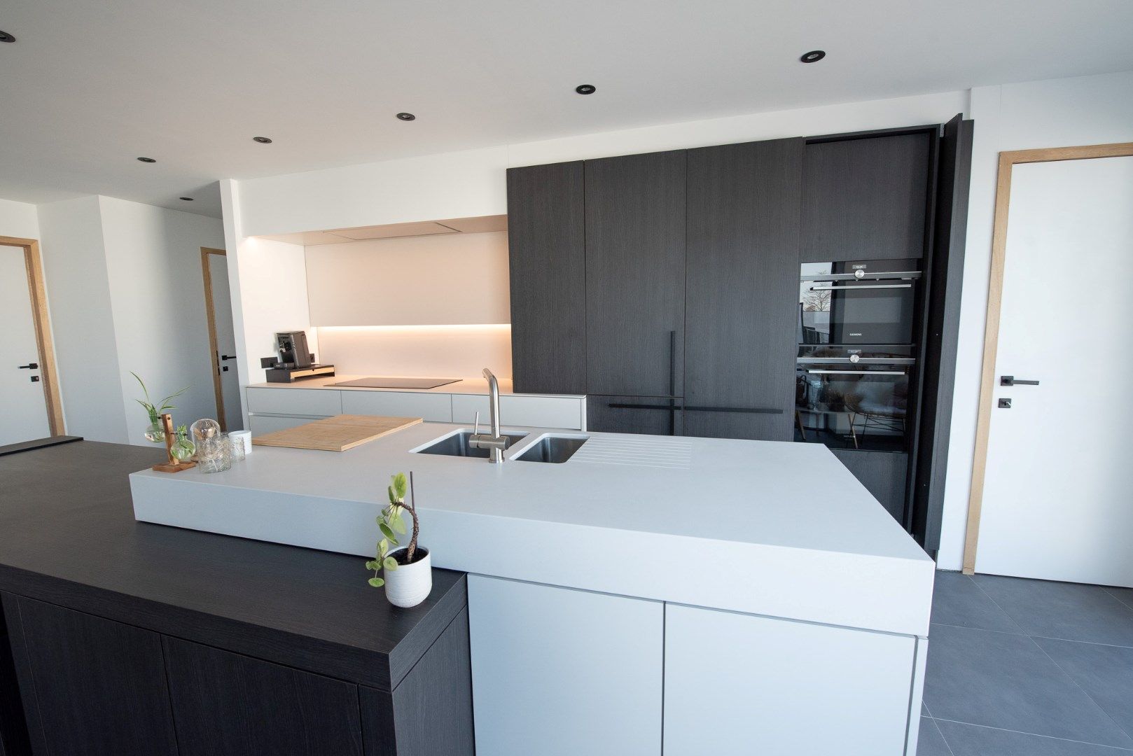 Te Koop in het Saspark te Ooigem: Nieuwbouw KMO-unit (240m²) met prachtige loft (135m²) met zonneterras! foto 7
