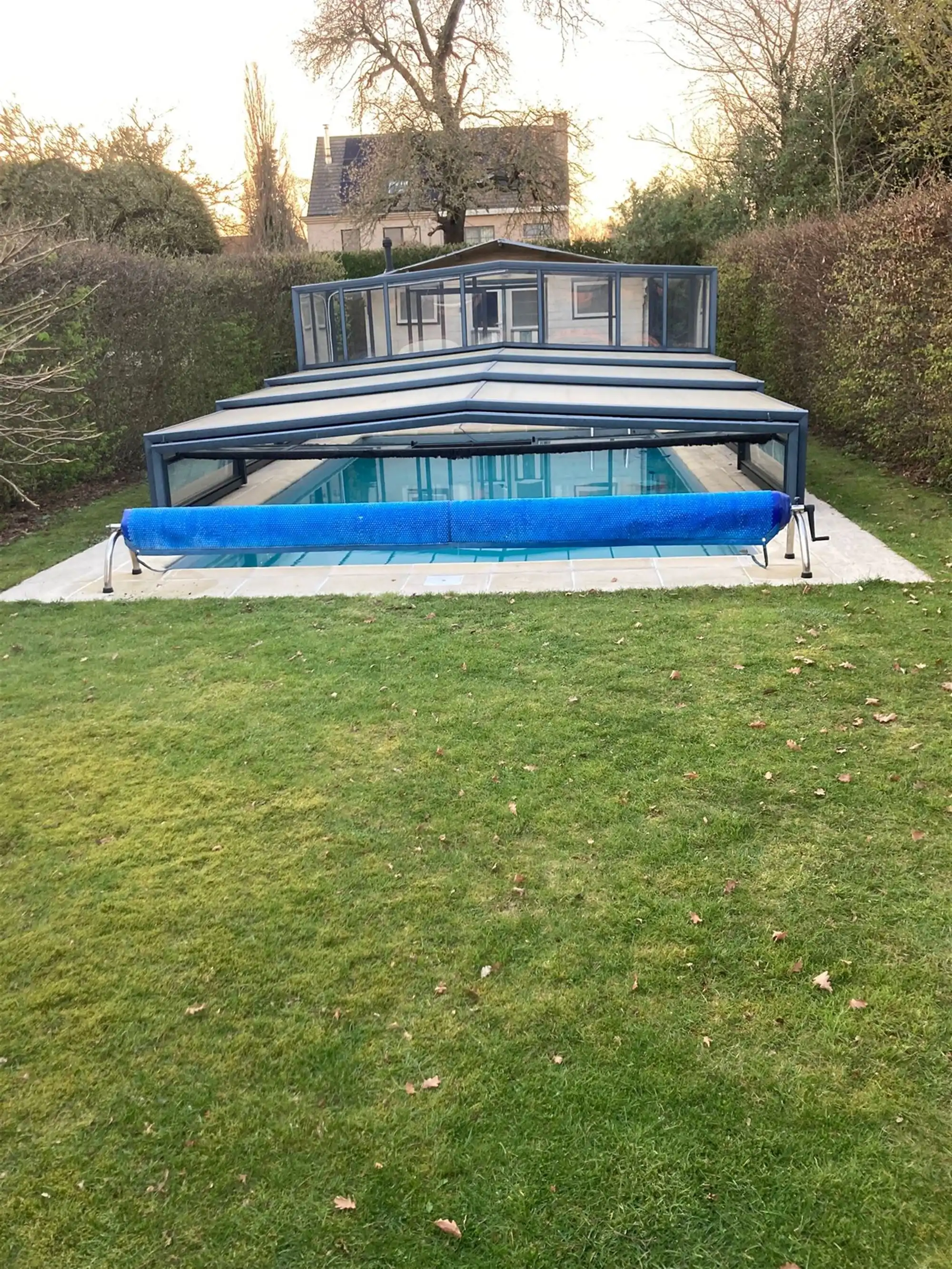 Zeer ruime instapklare half open woning met zwembad foto 20