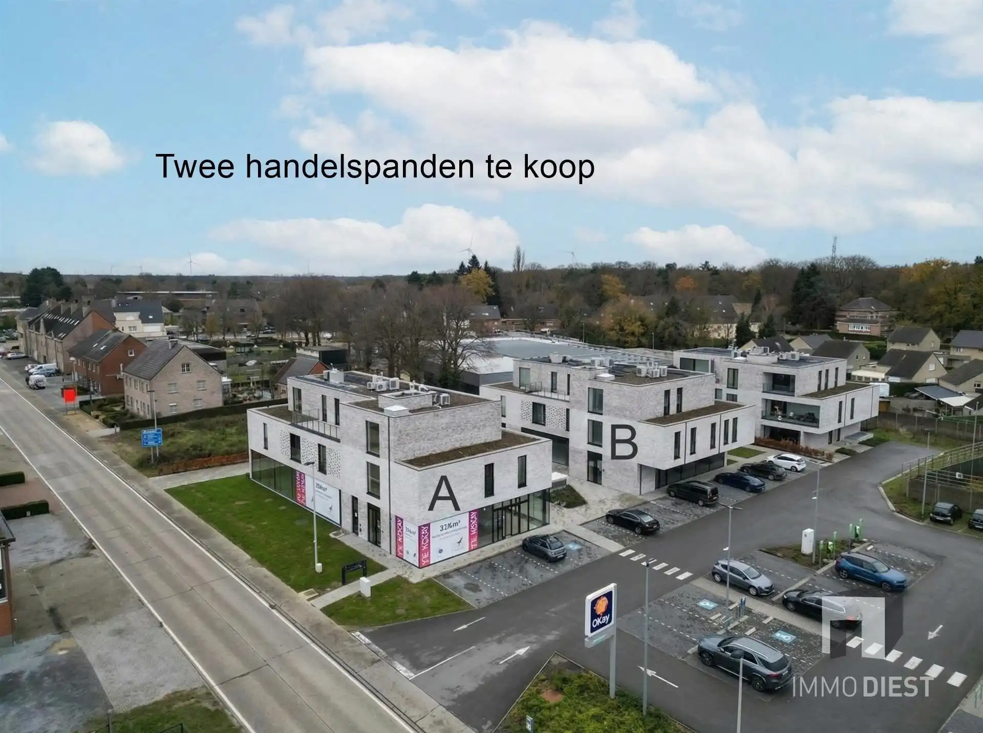 Commercieel Gebouw van 374m2 op toplocatie met parking! foto {{pictureIndex}}