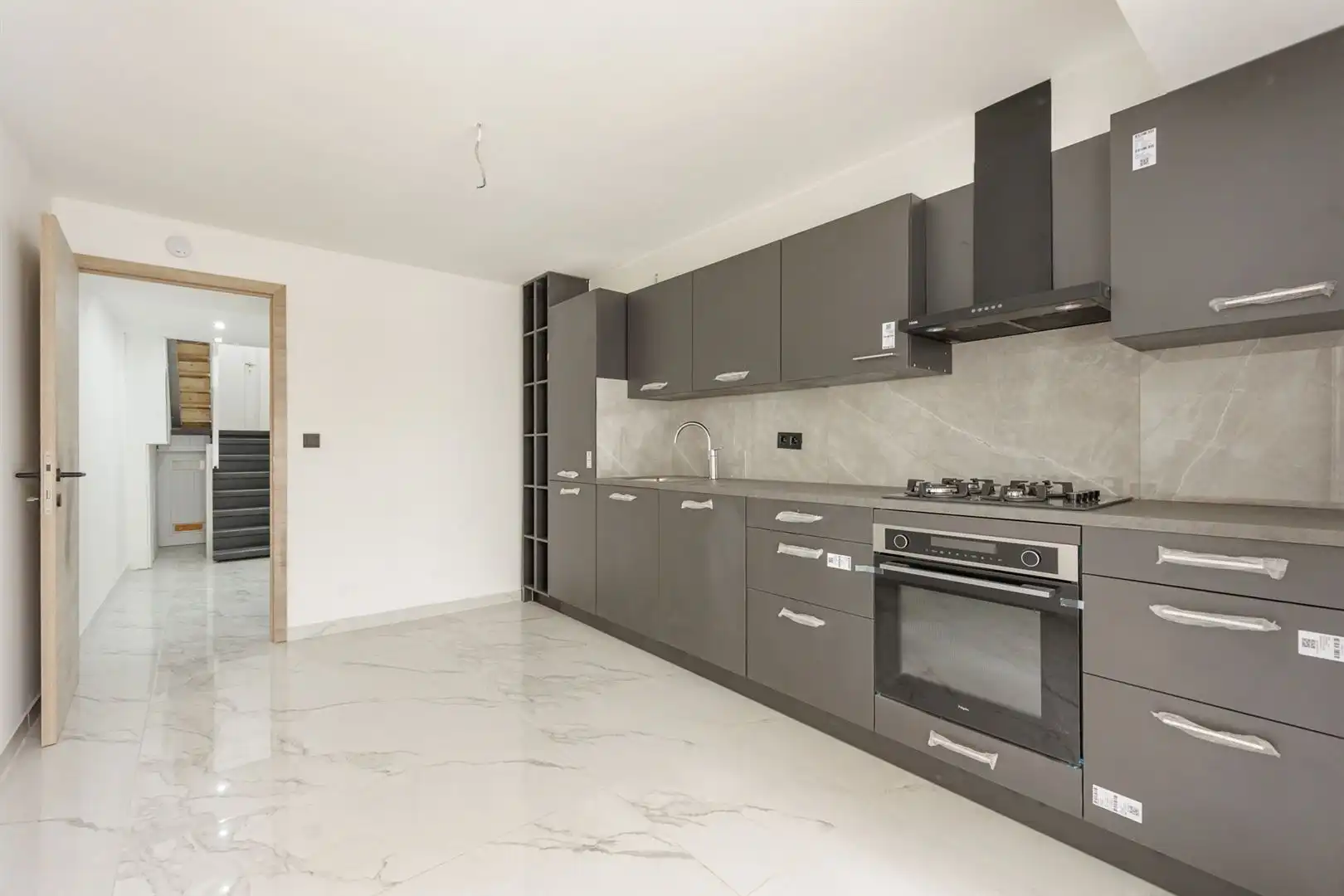 Volledig gerenoveerd & Energiezuinig: Ruime gezinswoning met 3 slaapkamers foto 3