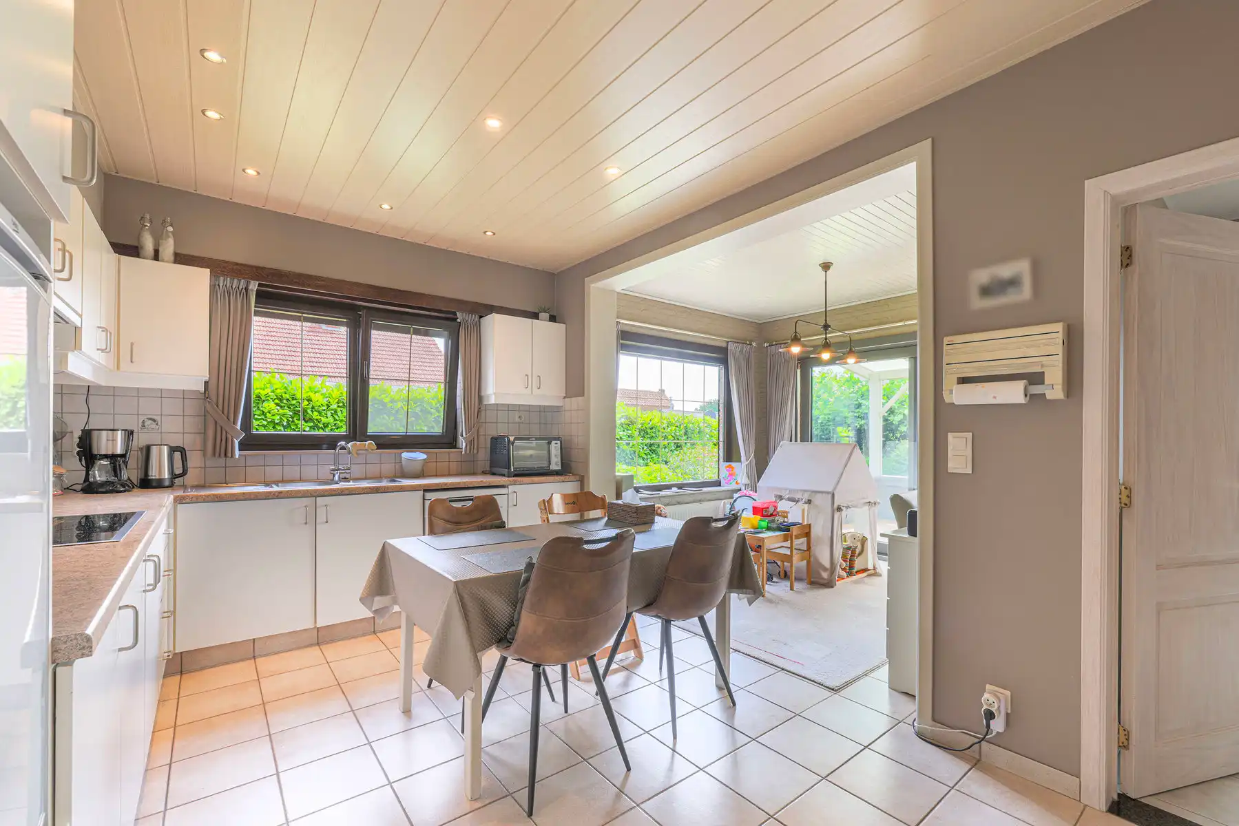 Instapklare woning met 3 slpkrs op een grond van 1.295m² foto 9