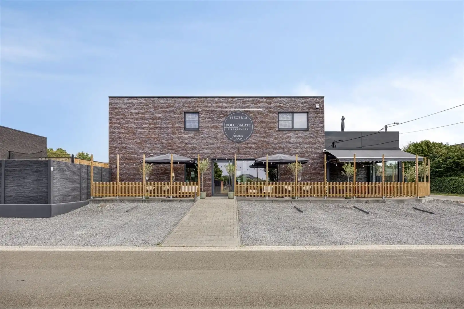 TE KOOP: Modern handelshuis met eindeloze mogelijkheden in Koersel! foto 4