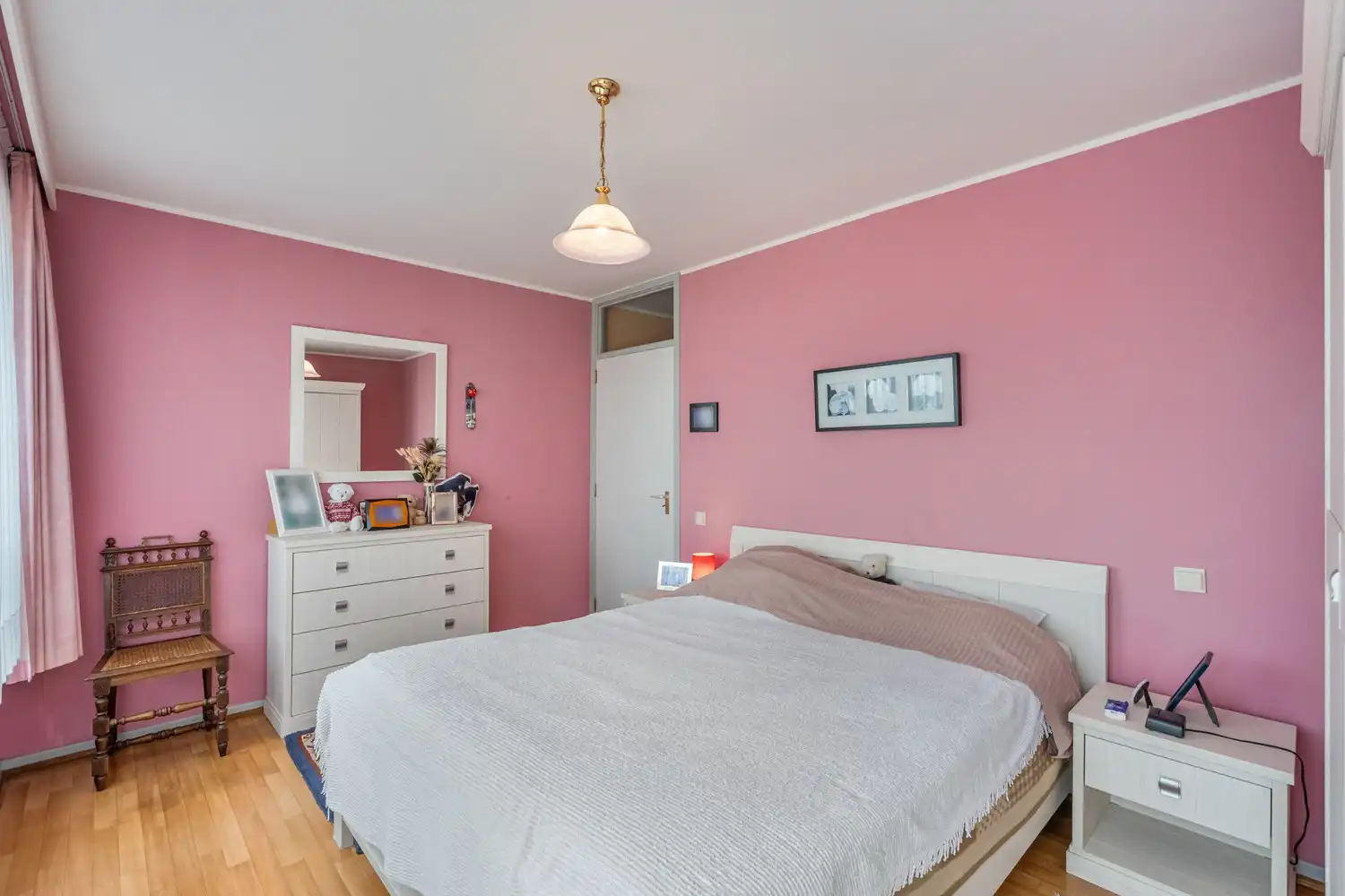 Ruim appartement met 2 slaapkamers, ondergrondse autostaanplaats en kelderberging. foto 16