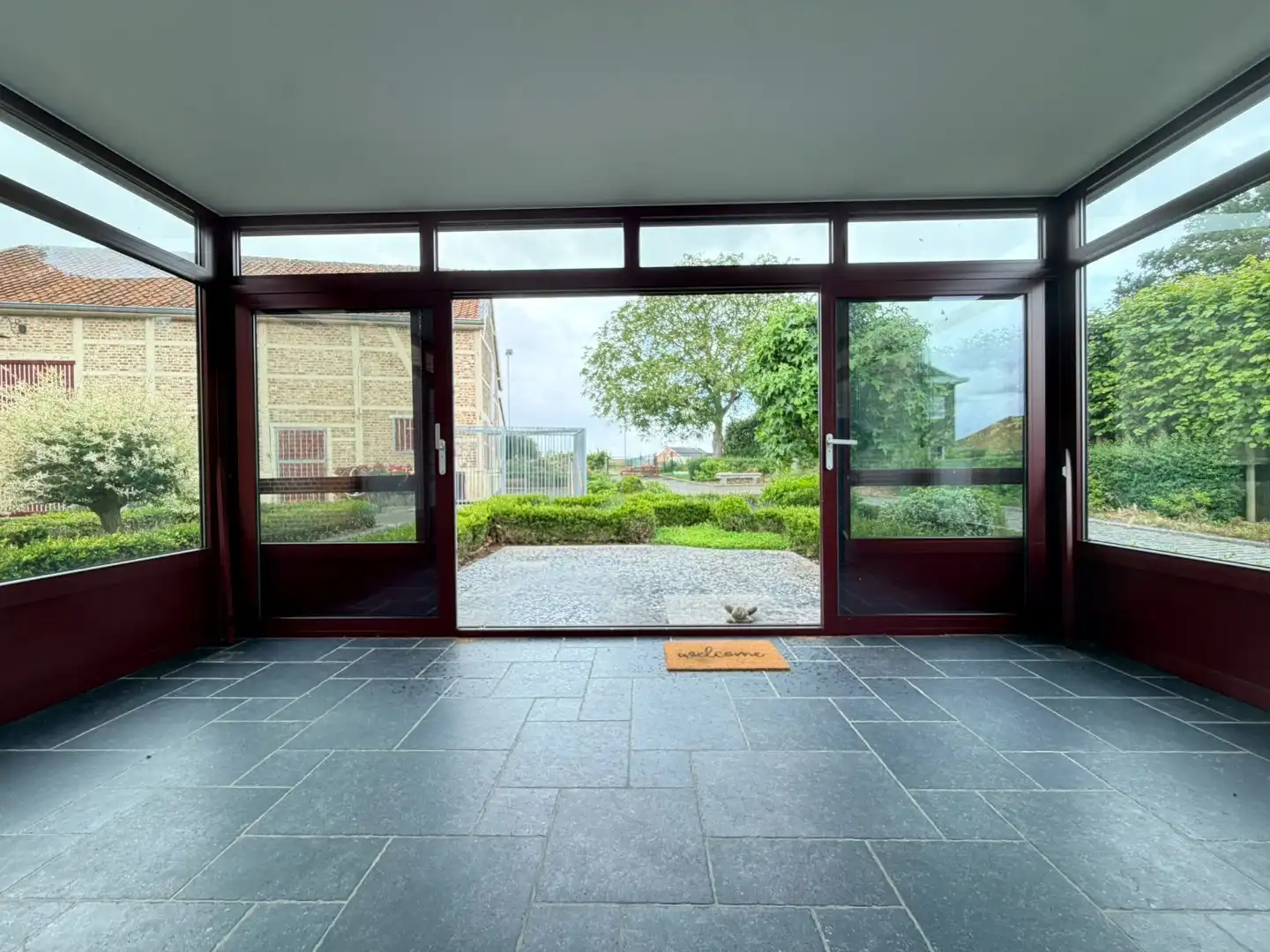 Bijzonder charmante benedenwoonst met 1 slaapkamer, veranda, terras en twee autostandplaatsen foto 30