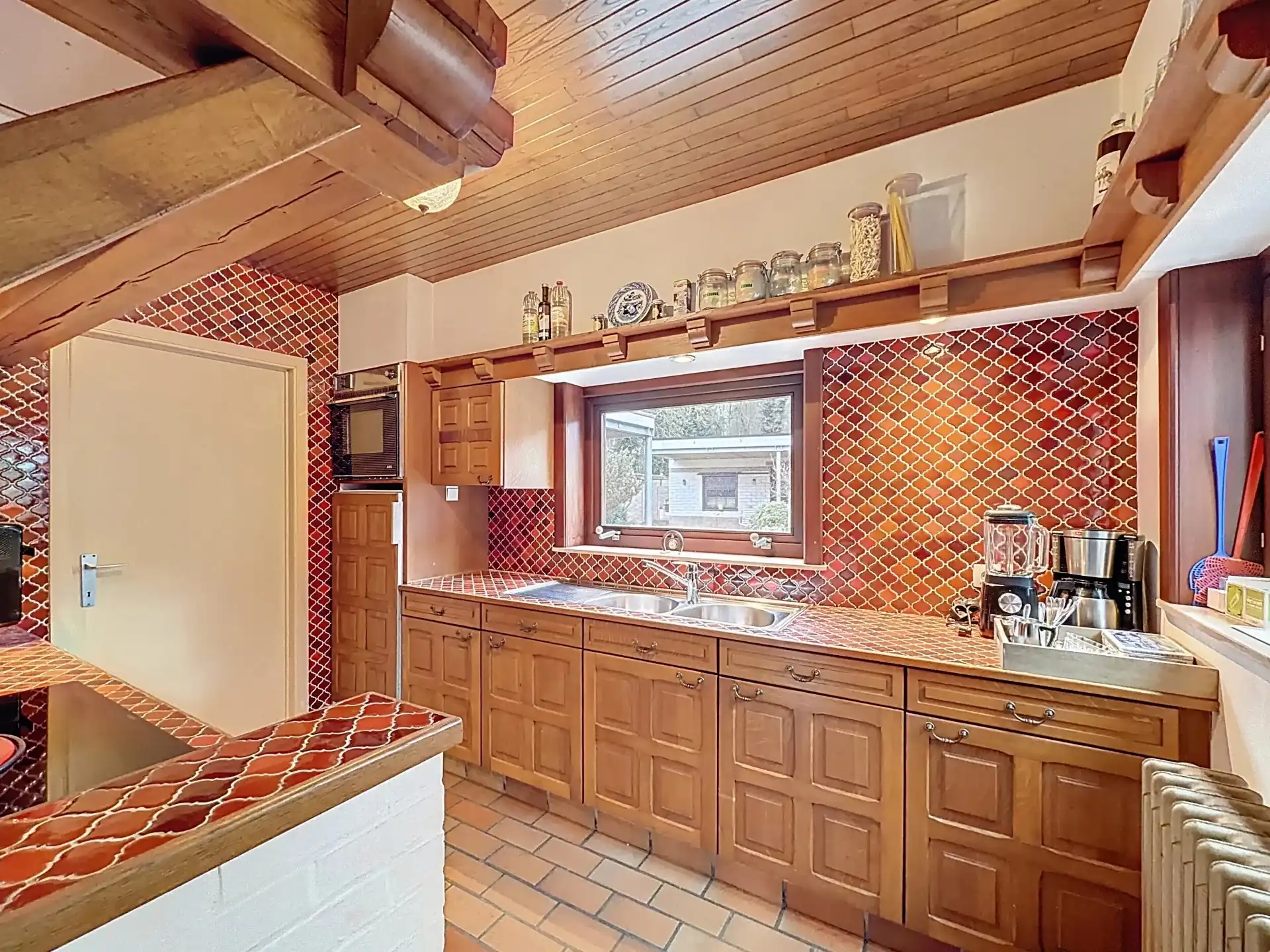 Op te frissen woning met 4 slaapkamers op een groot perceel. foto 10