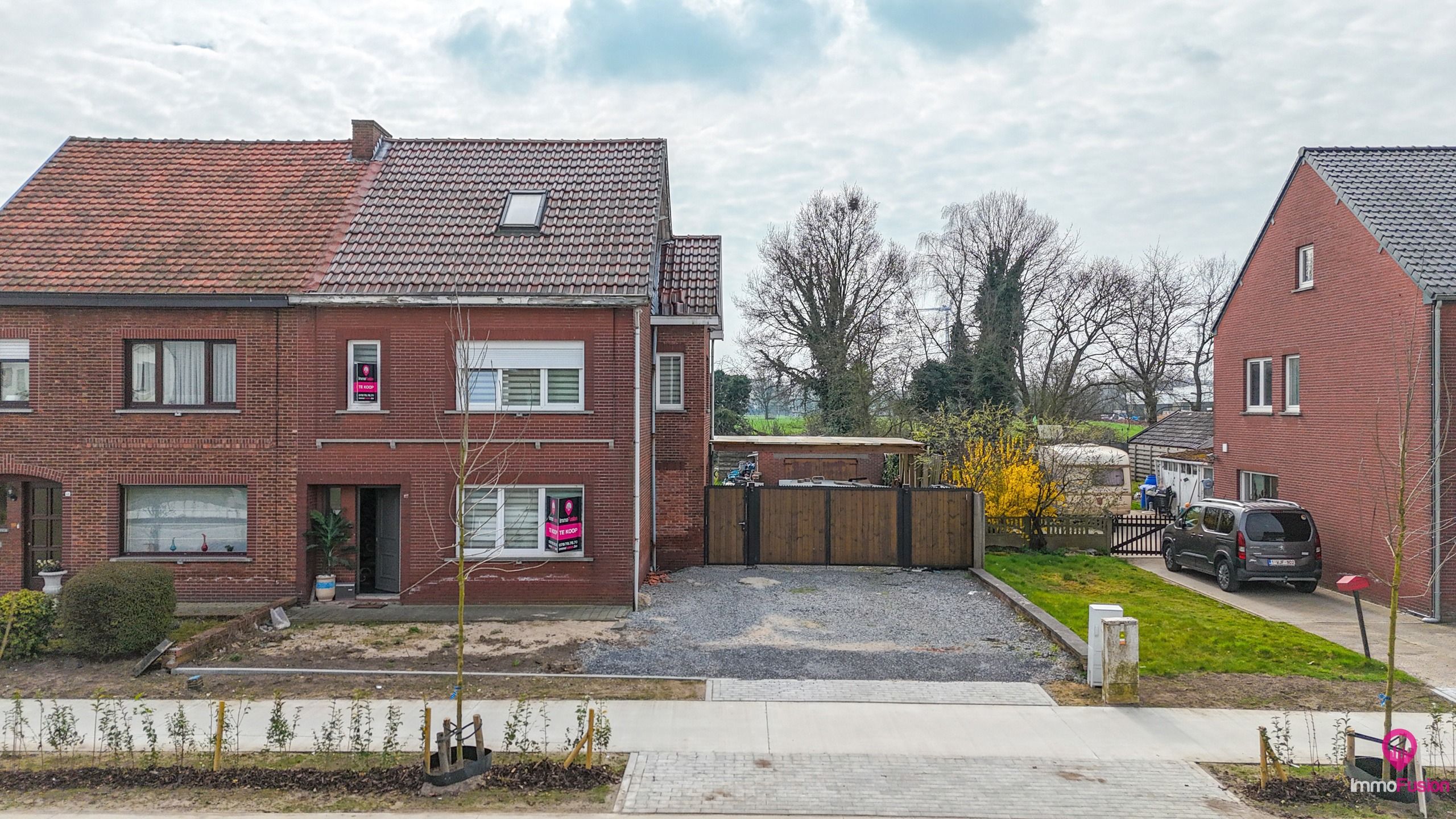 Ruime gezinswoning met 3 slpks, grote tuin en goede EPC! foto {{pictureIndex}}
