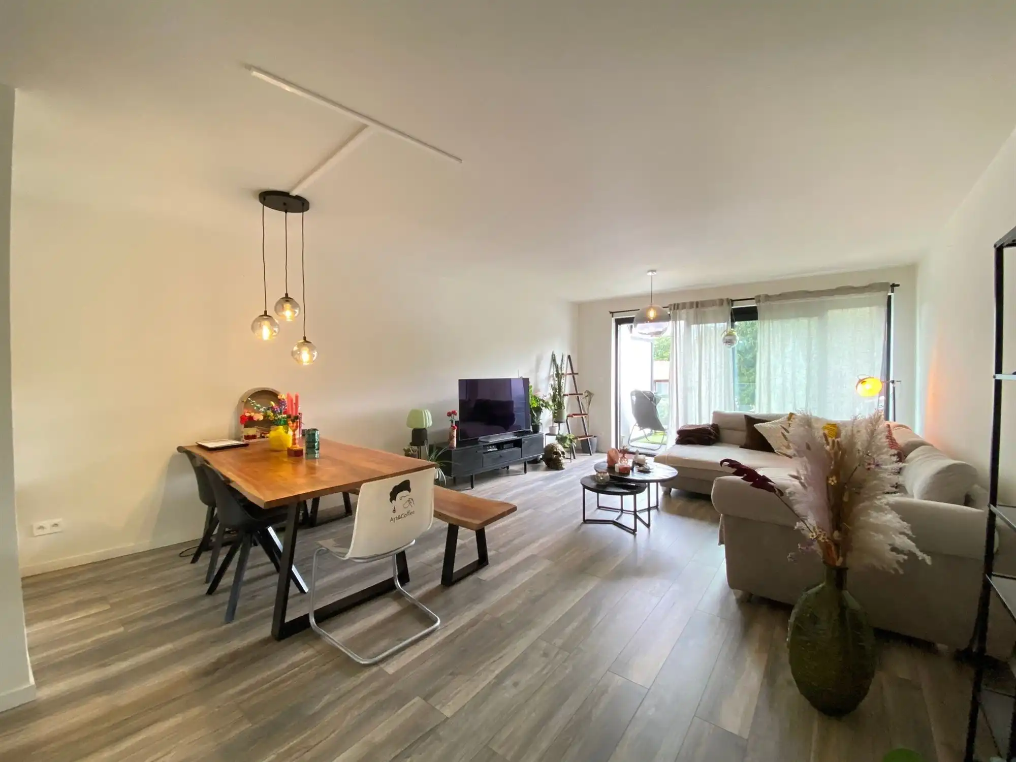 Duplex-appartement met 2 slaapkamers en autostaanplaats, centraal gelegen te Evergem foto 5