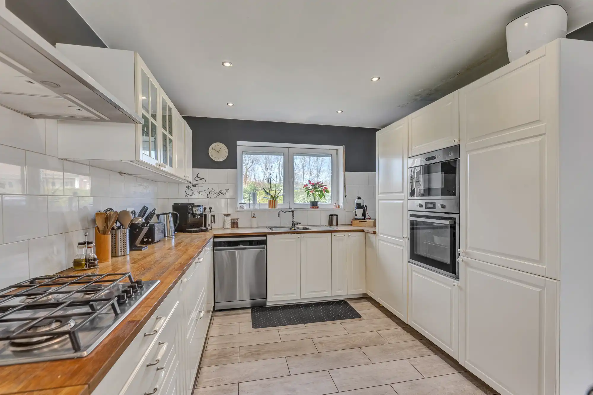 Gerenoveerde woning op 24a 12ca foto 9