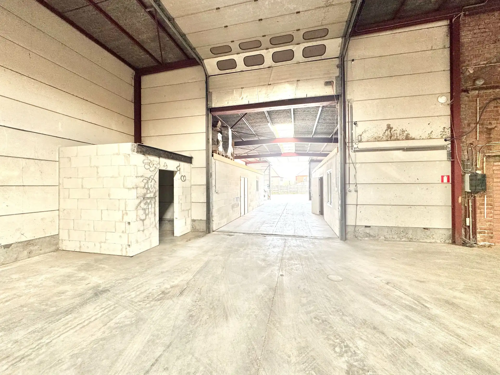 MAGAZIJNEN - BEDRIJFSGEBOUWEN OP EN MET GROND | 3.941 M² foto 10
