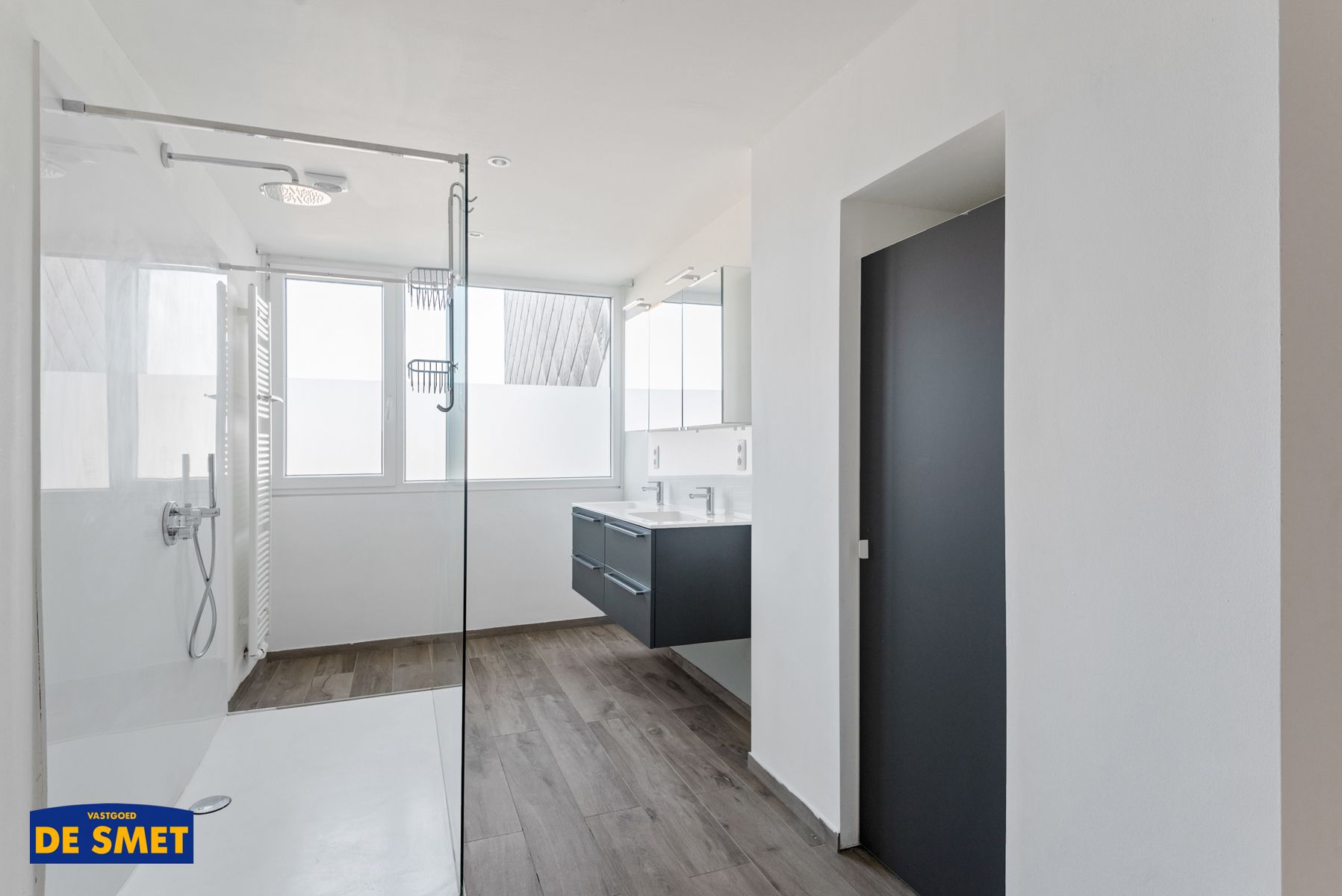 Volledig vernieuwd appartement met achteraan gelegen garage foto 9