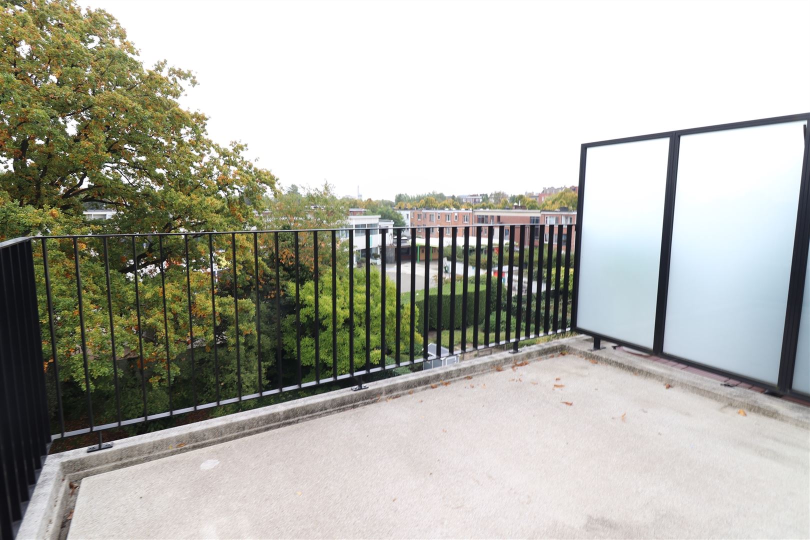 Modern appartement met terras en parking  foto 18