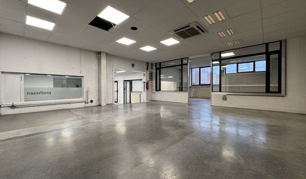 Kantoorruimte met stockageruimte te huur vlakbij klaverblad in Gent foto 14