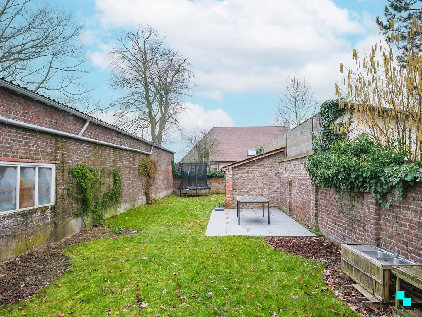 Instapklare rijwoning te Bottelare dorp met garage en tuin foto 32
