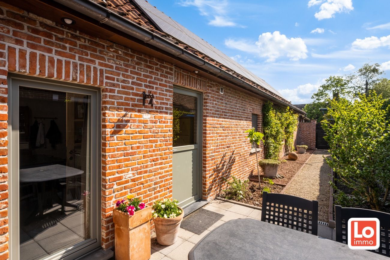 VERKOCHT!! Landelijk gelegen charmante en gezellige open bebouwing met grote tuin tussen het centrum van Laarne en Heusden. foto 4