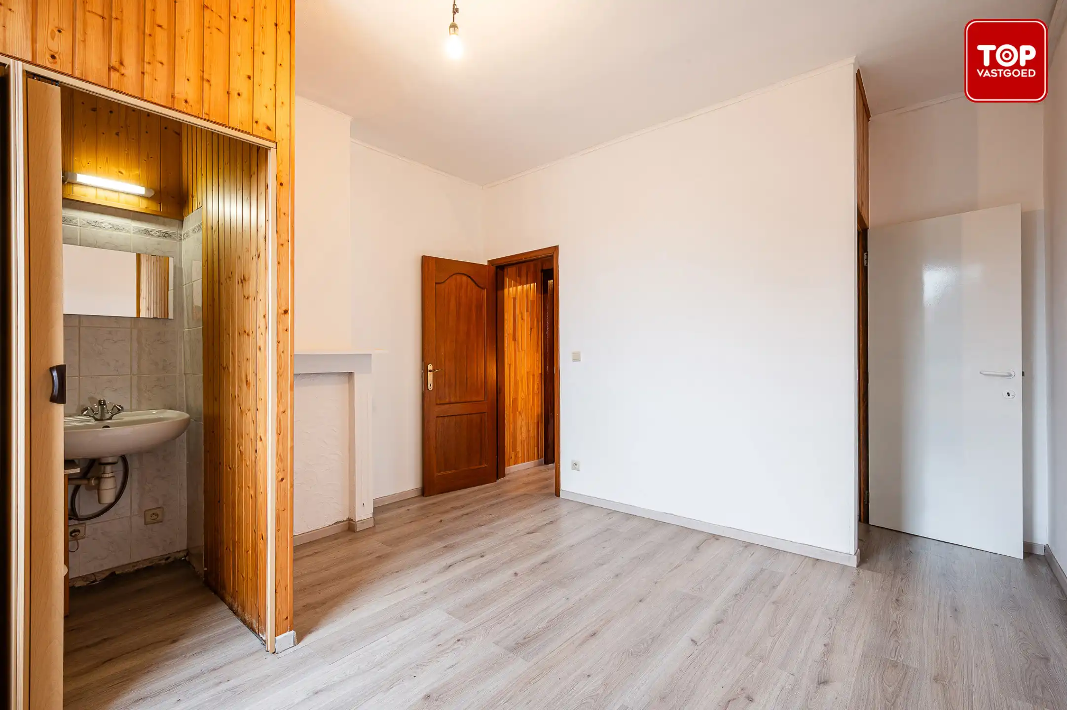 Te renoveren woning met 4 slaapkamers en leuke stadstuin. foto 16