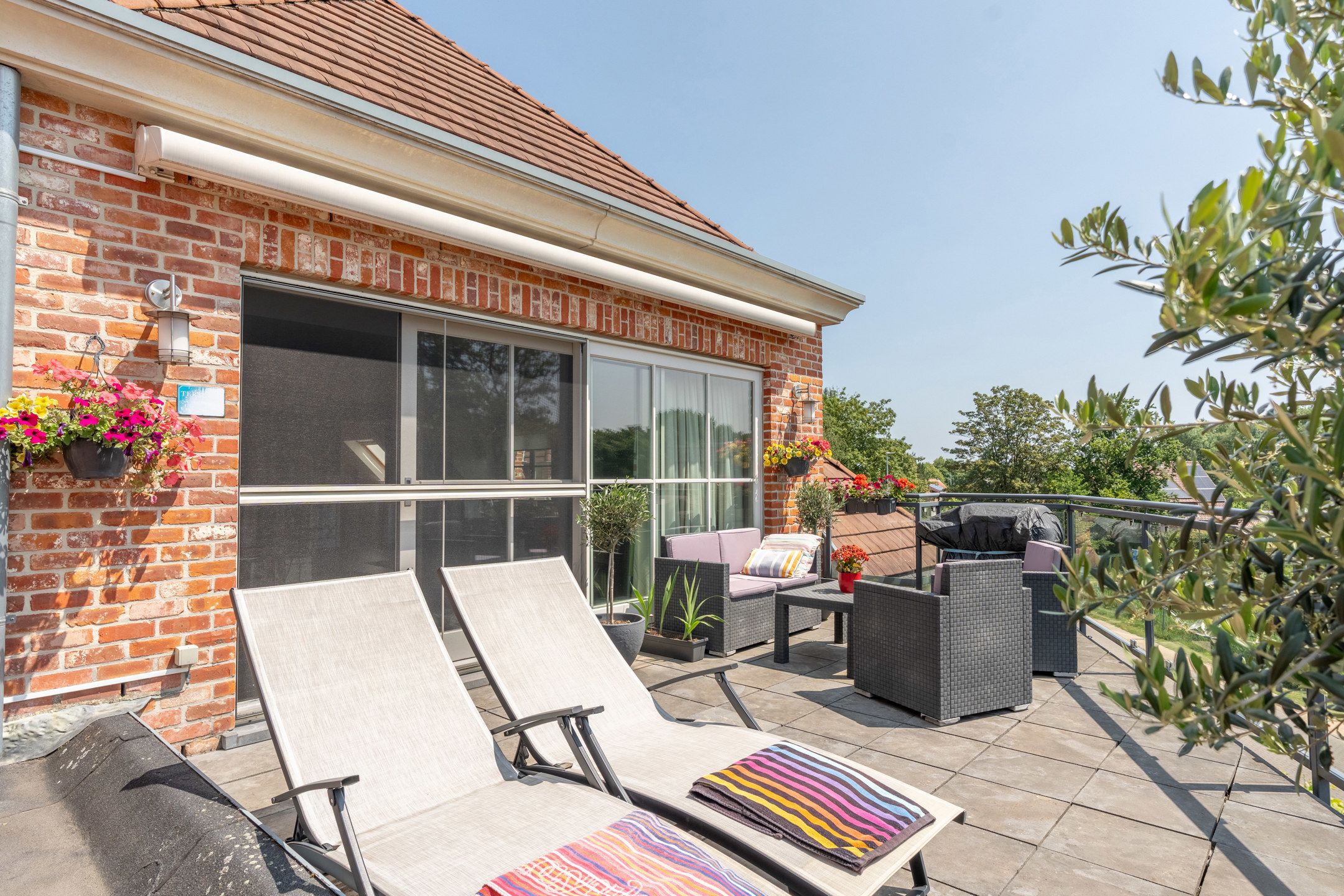 Luxe dakappartement met ruim terras en dubbele garagebox. foto 2