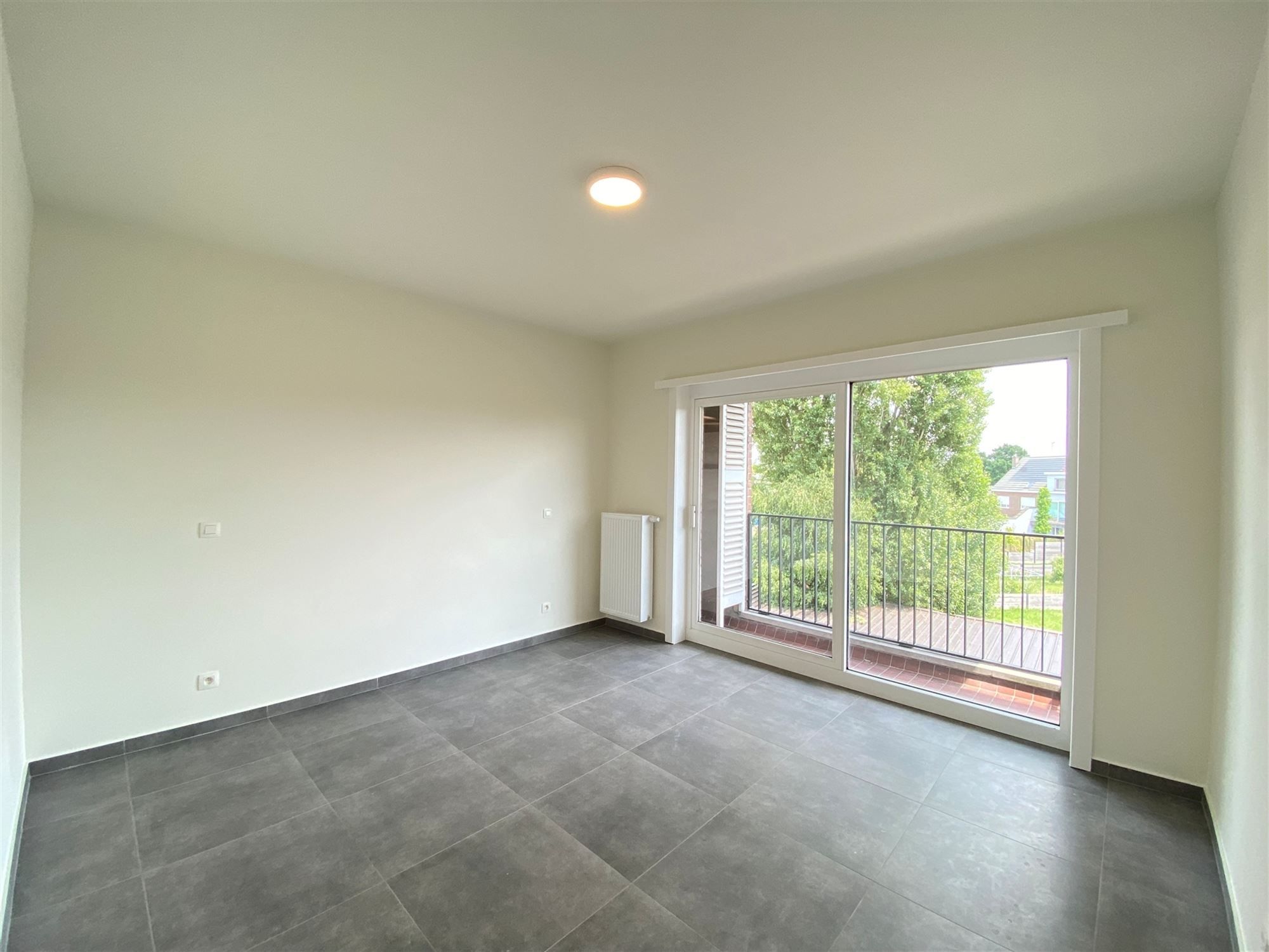 Gerenoveerd appartement met garagebox te Wondelgem  foto 9