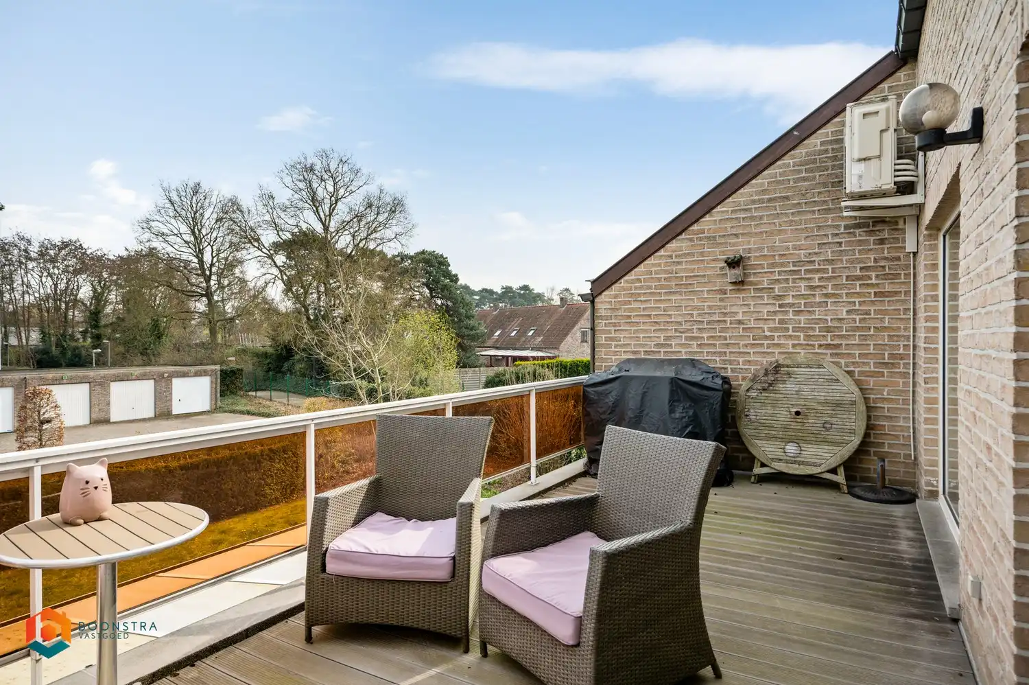Ruim 3 slpkr app met terras en 2 garageboxen foto 9