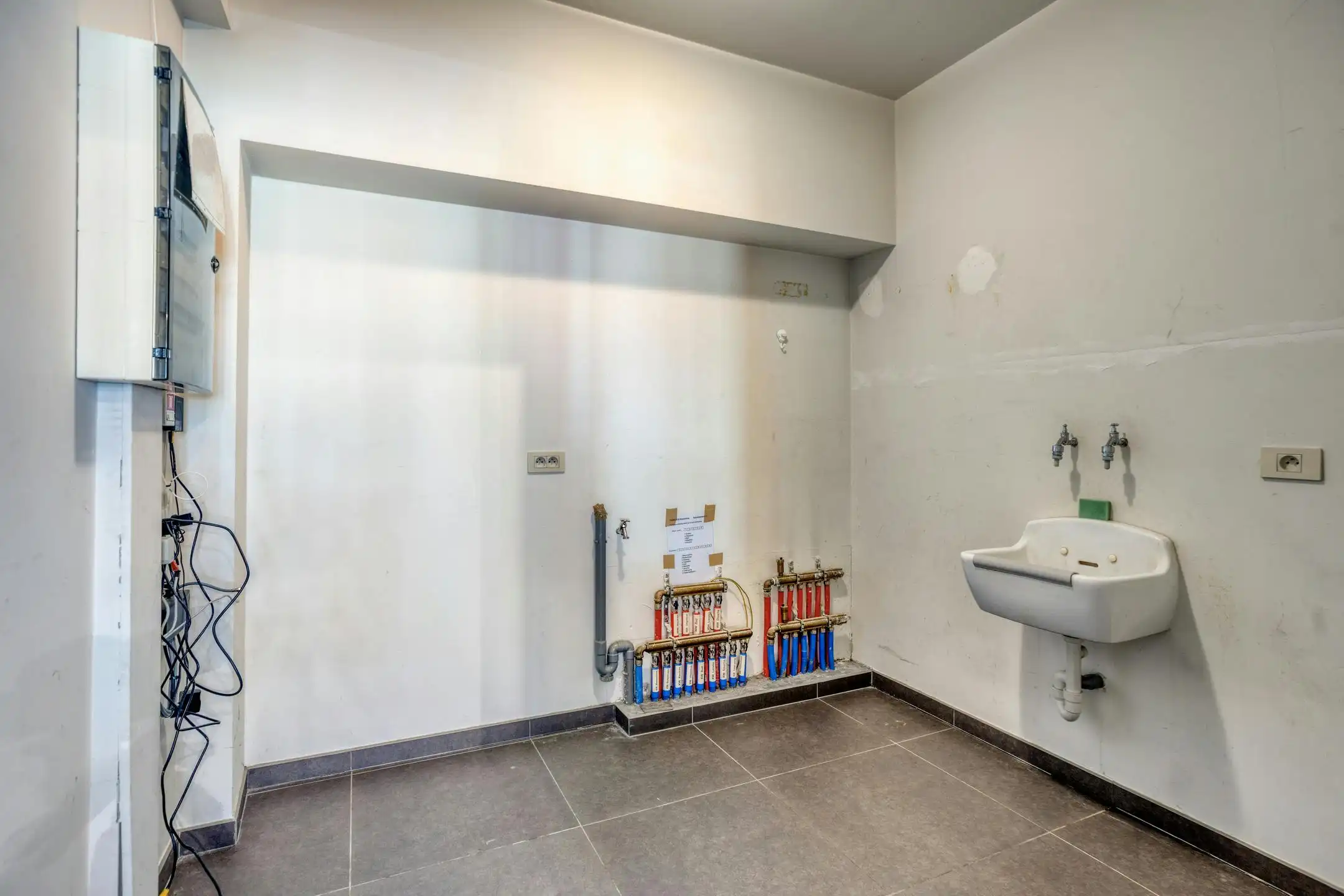 Lichtrijk 2-slpk app. met 2 terrassen in hartje Roeselare foto 16