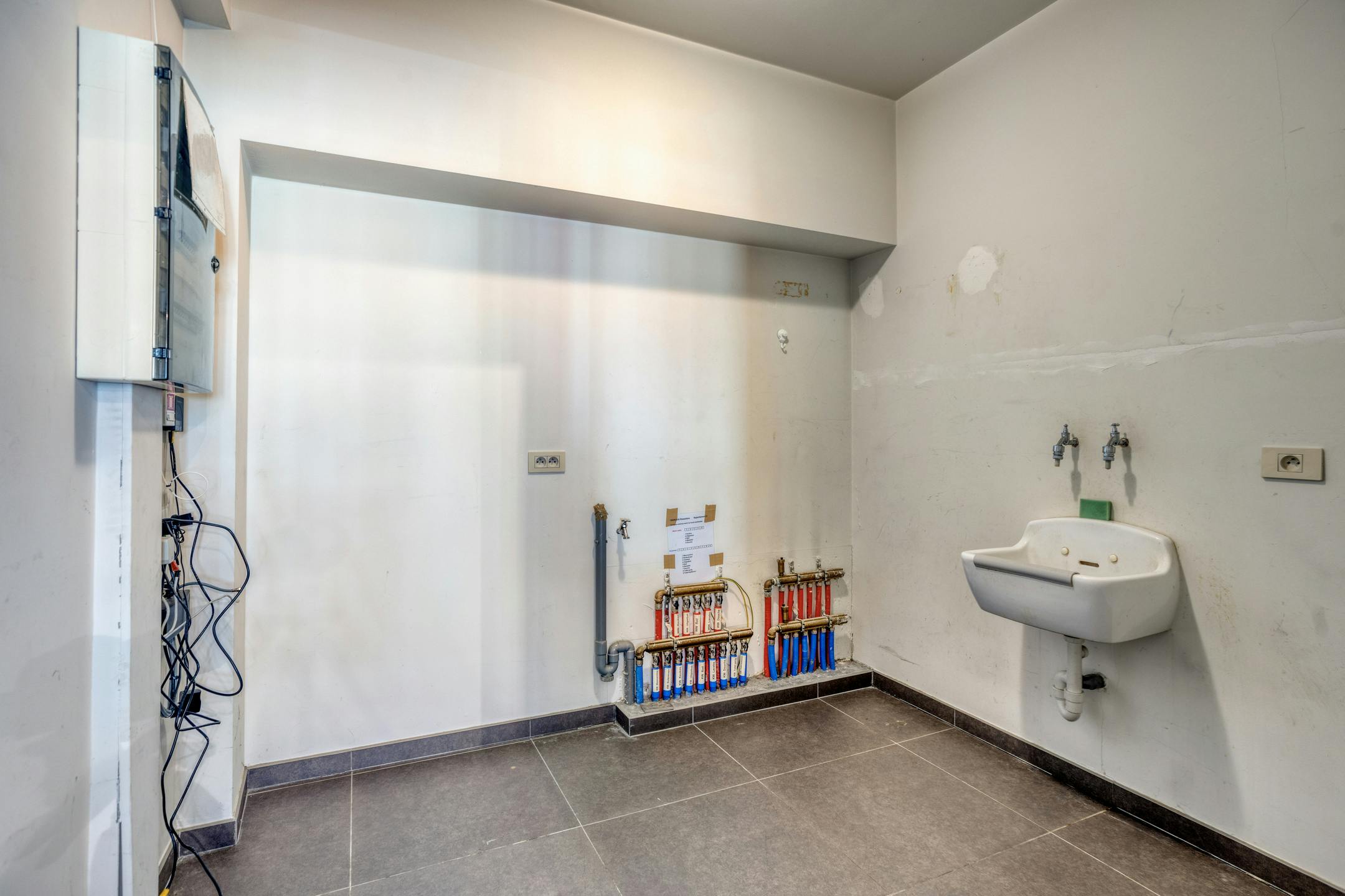 Lichtrijk 2-slpk app. met 2 terrassen in hartje Roeselare foto 16